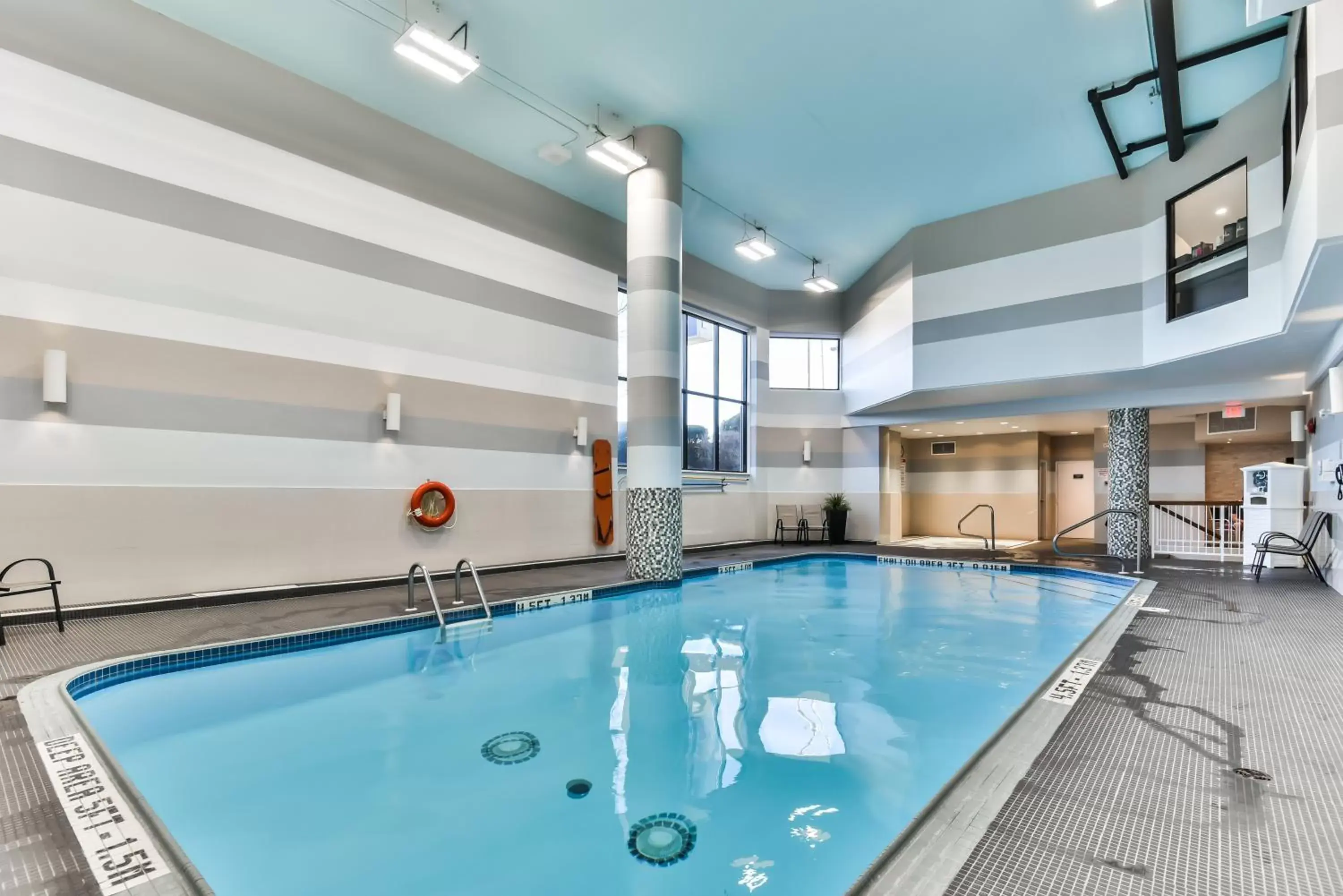 Swimming Pool in Best Western Plus Cambridge Hotel