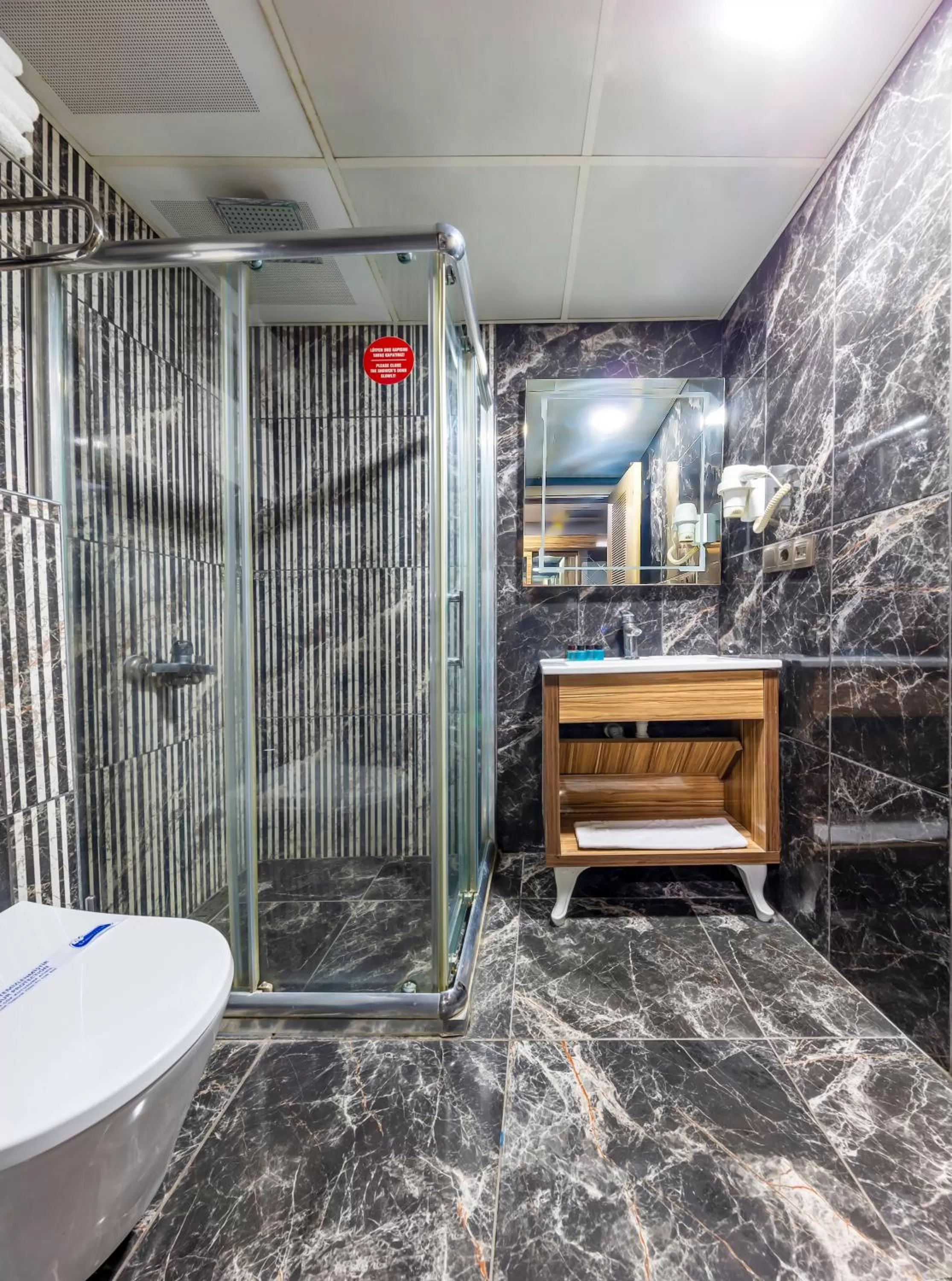 Toilet in Dem İstanbul Airport Hotel