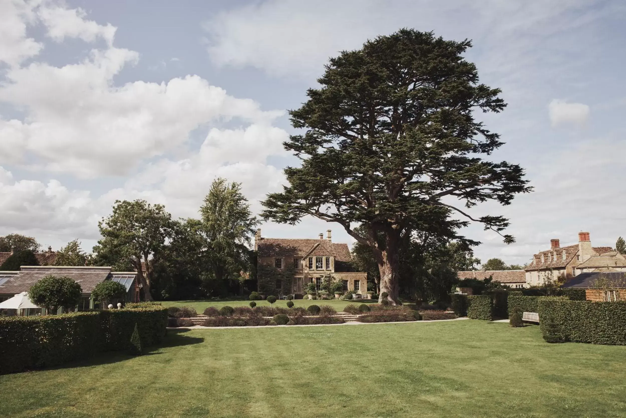 Property building, Garden in Thyme