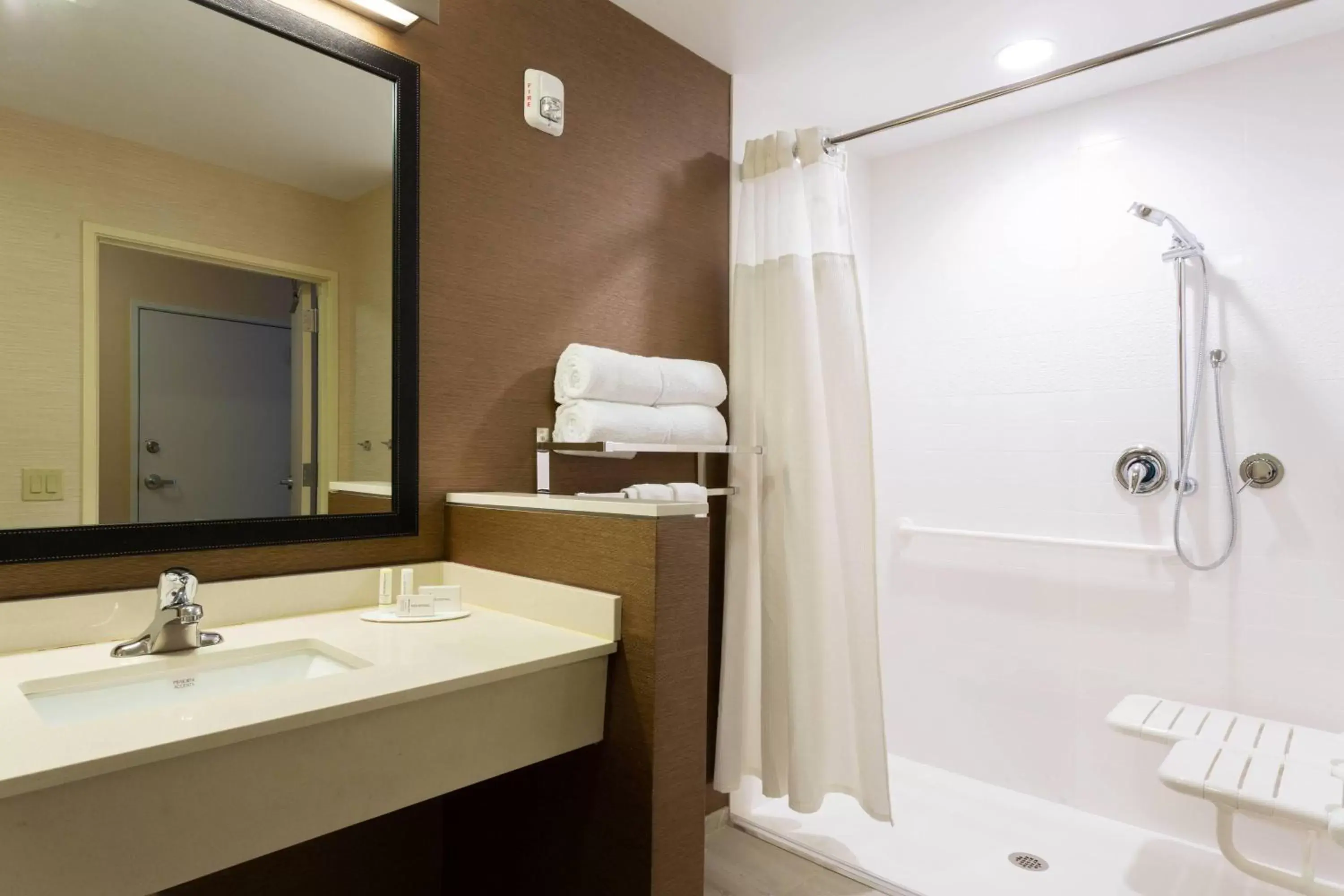 Bathroom in Fairfield Inn & Suites By Marriott Fort Lauderdale Downtown/Las Olas