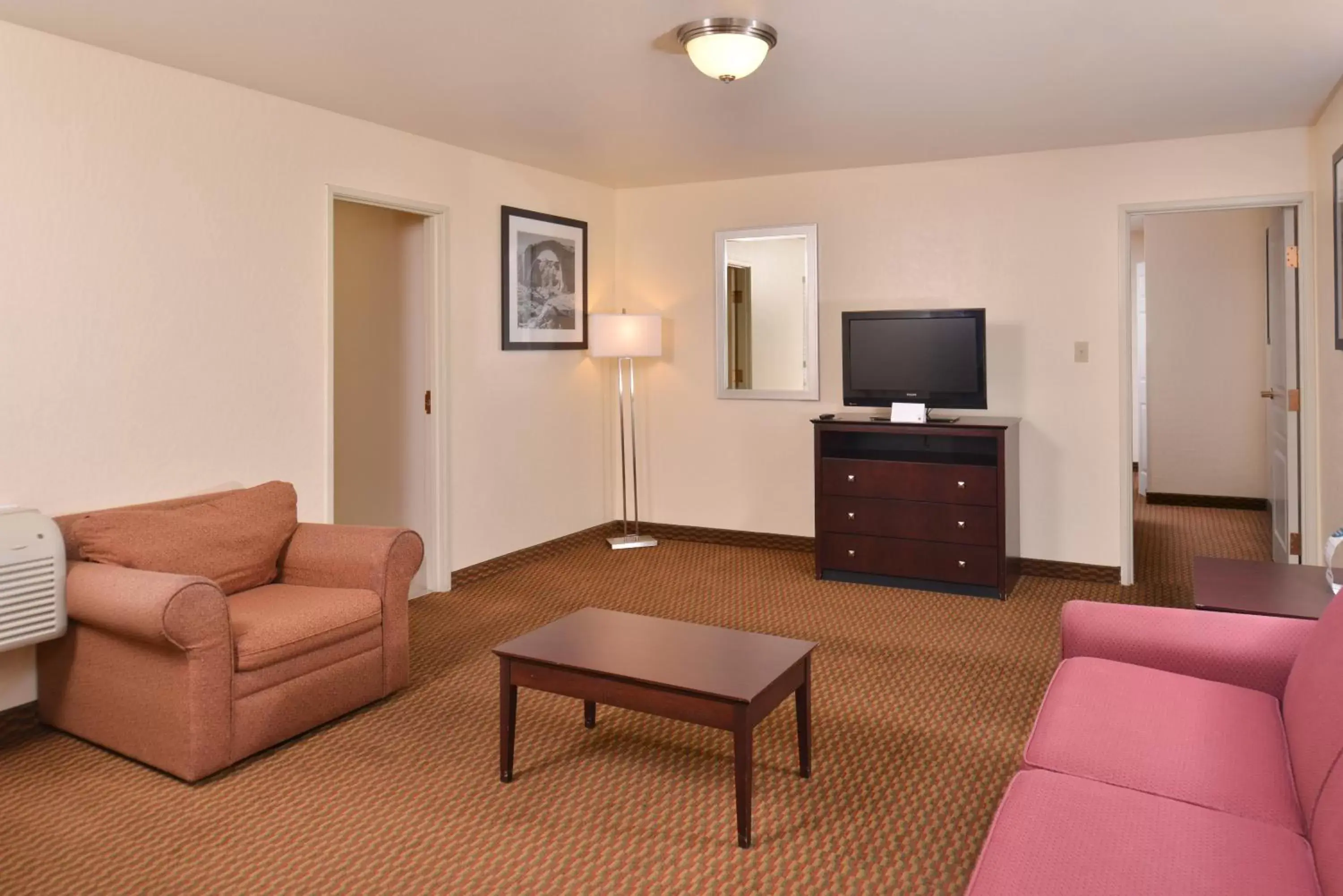 Living room, Seating Area in Clarion Inn Page - Lake Powell