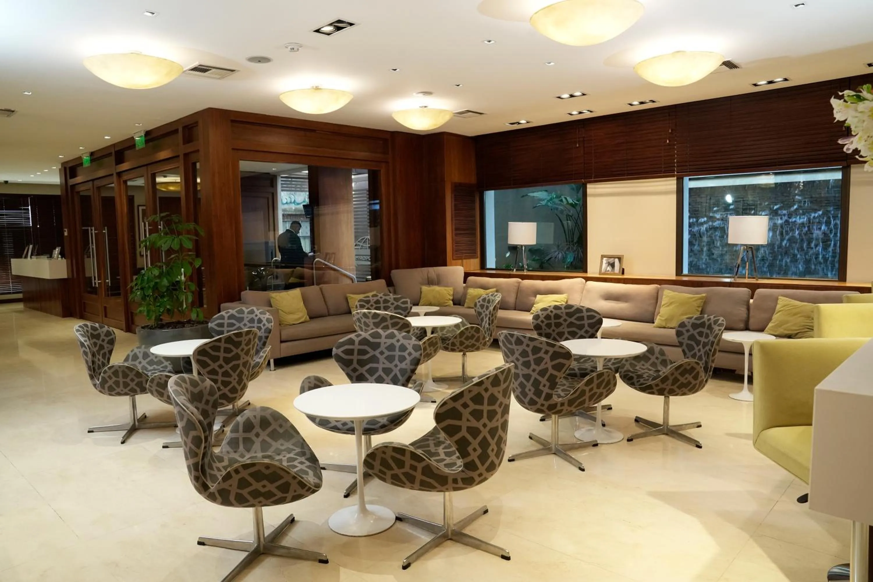 Restaurant/places to eat in Hotel Metropolitano Supara