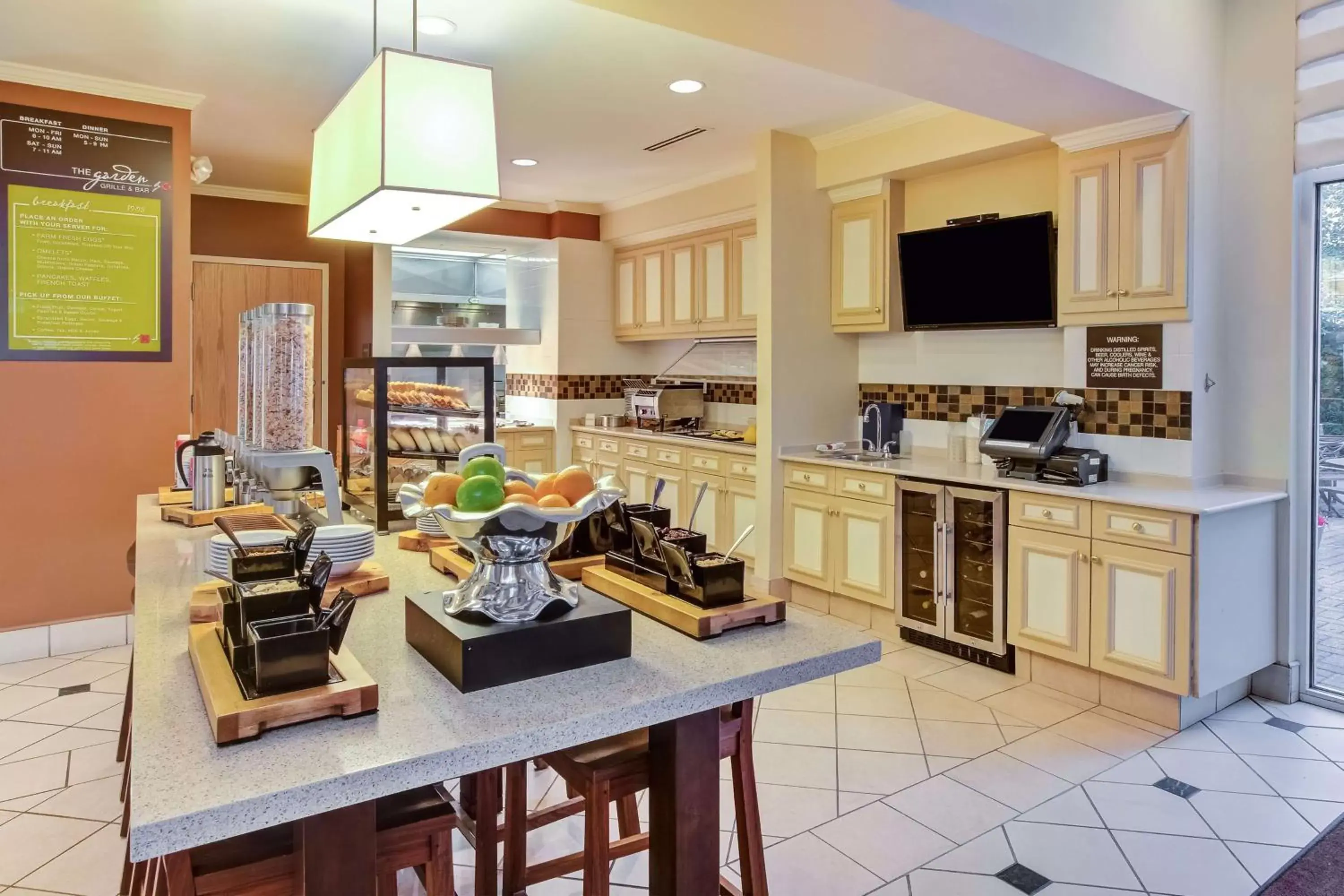 Breakfast, Kitchen/Kitchenette in Hilton Garden Inn Chesterton