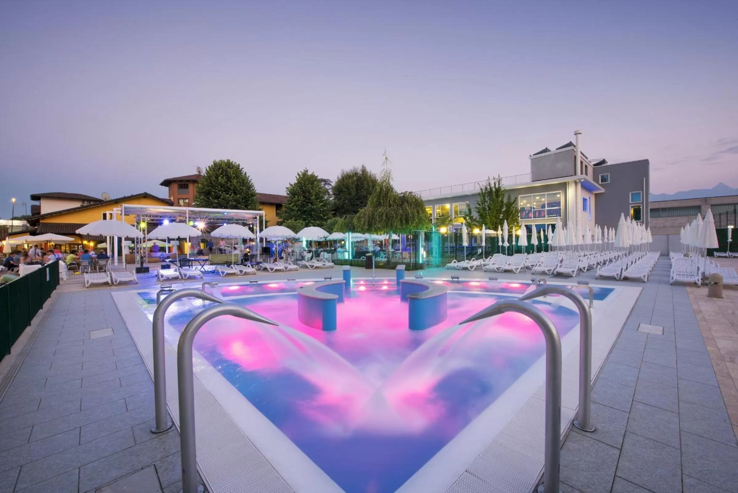 Swimming pool in Hotel Villa Glicini