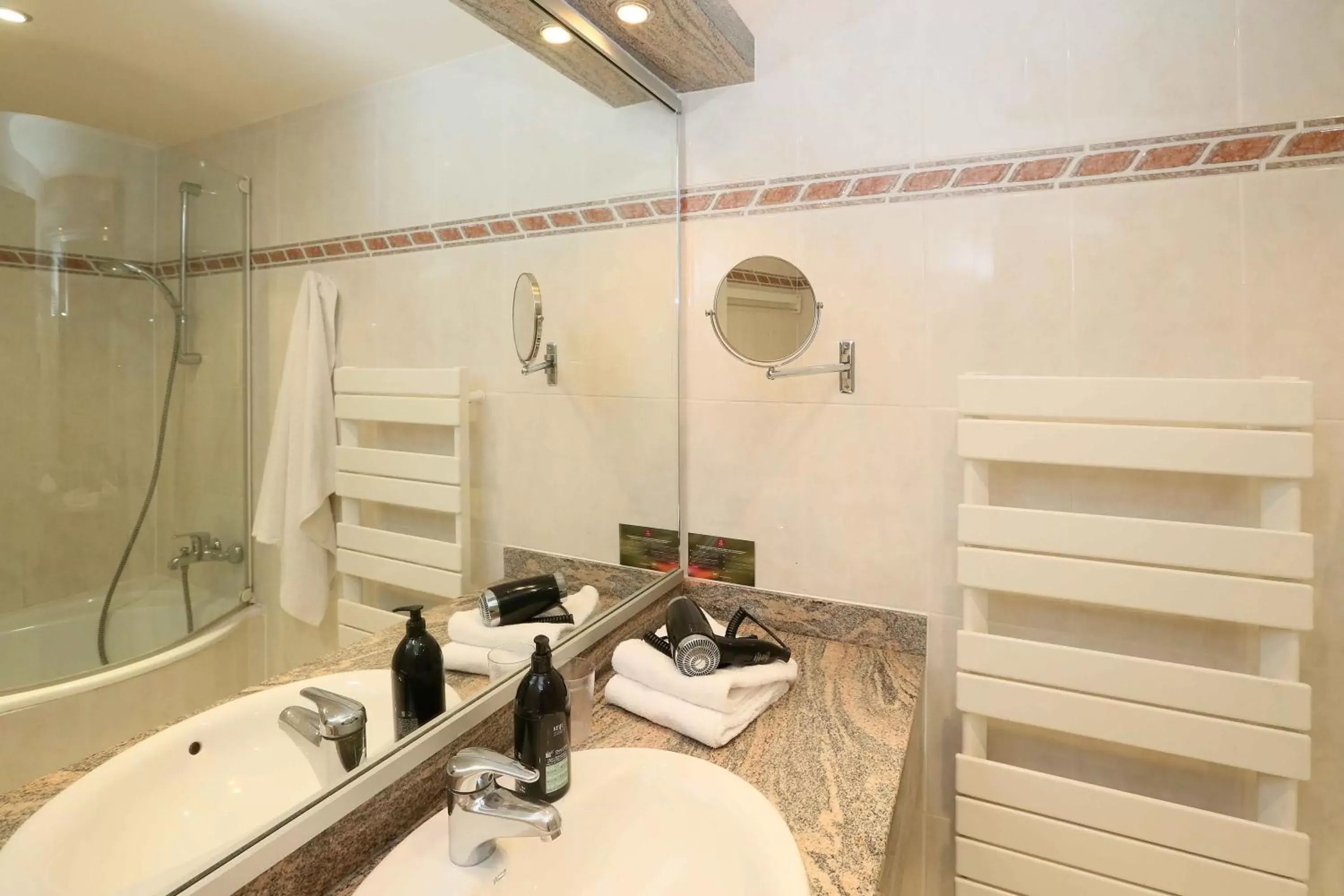 Bathroom in Aparthotel Adagio Geneve Saint Genis Pouilly