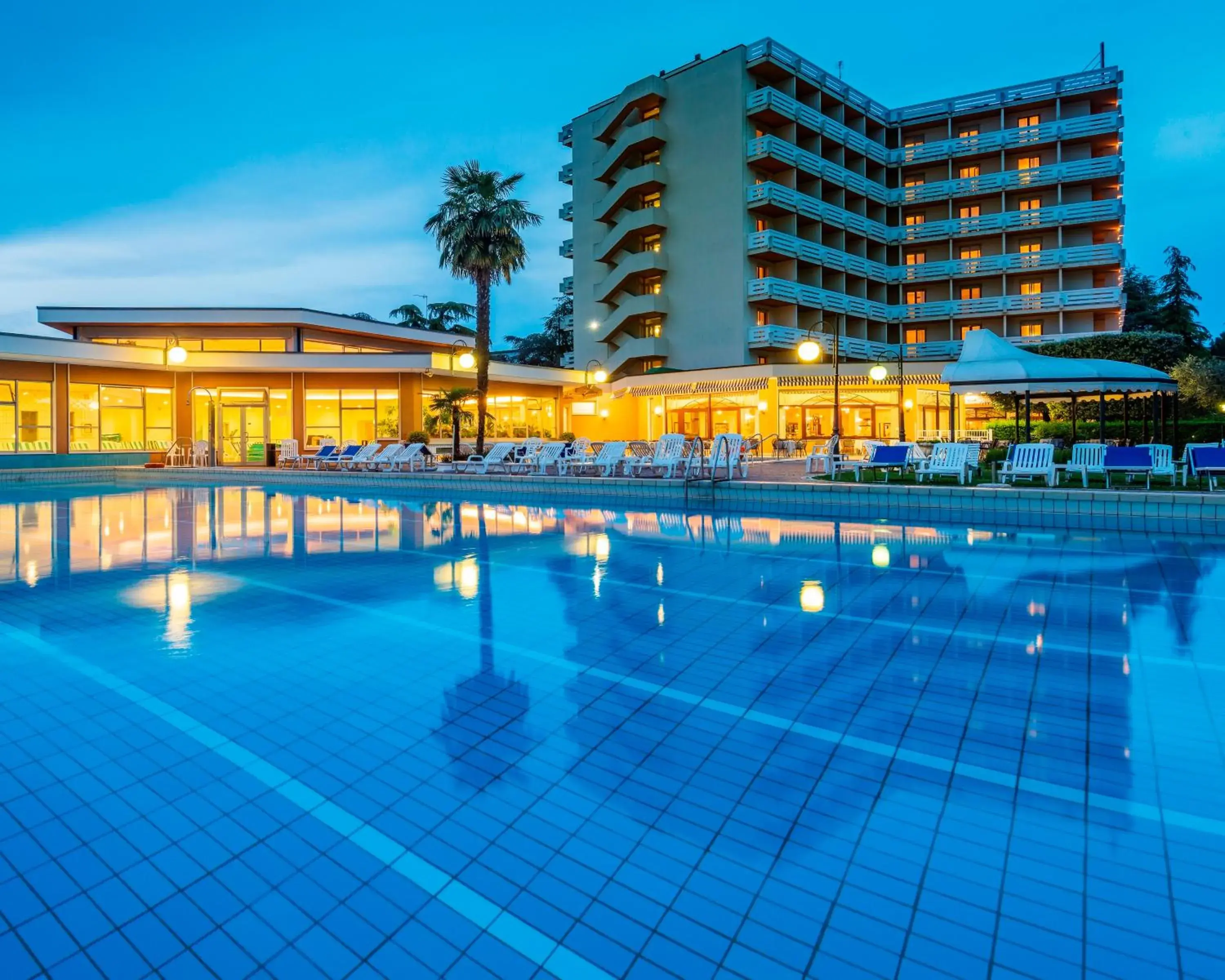 Hot Spring Bath, Swimming Pool in Apollo Terme Hotel