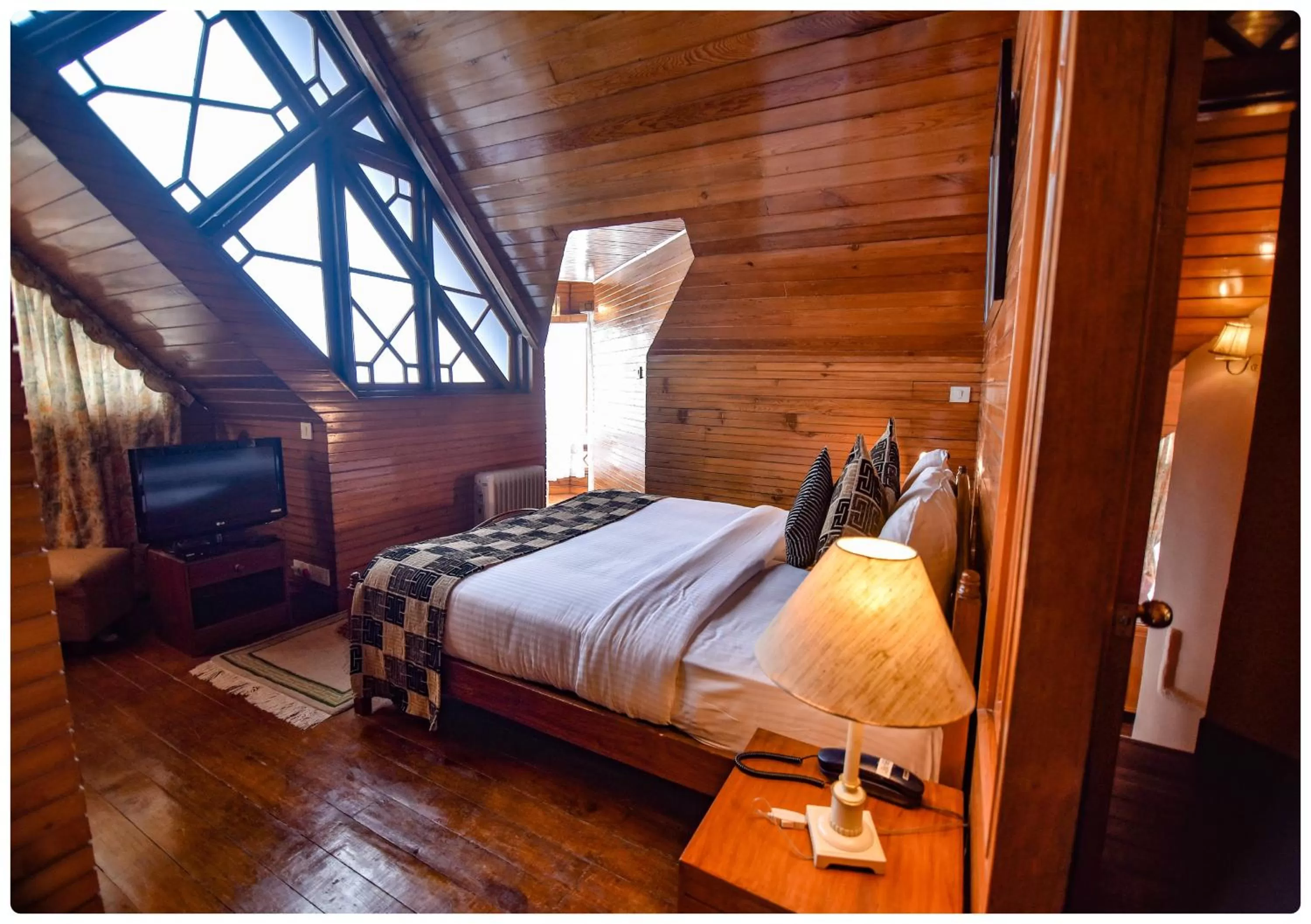 Bedroom, Bed in Cedar Inn