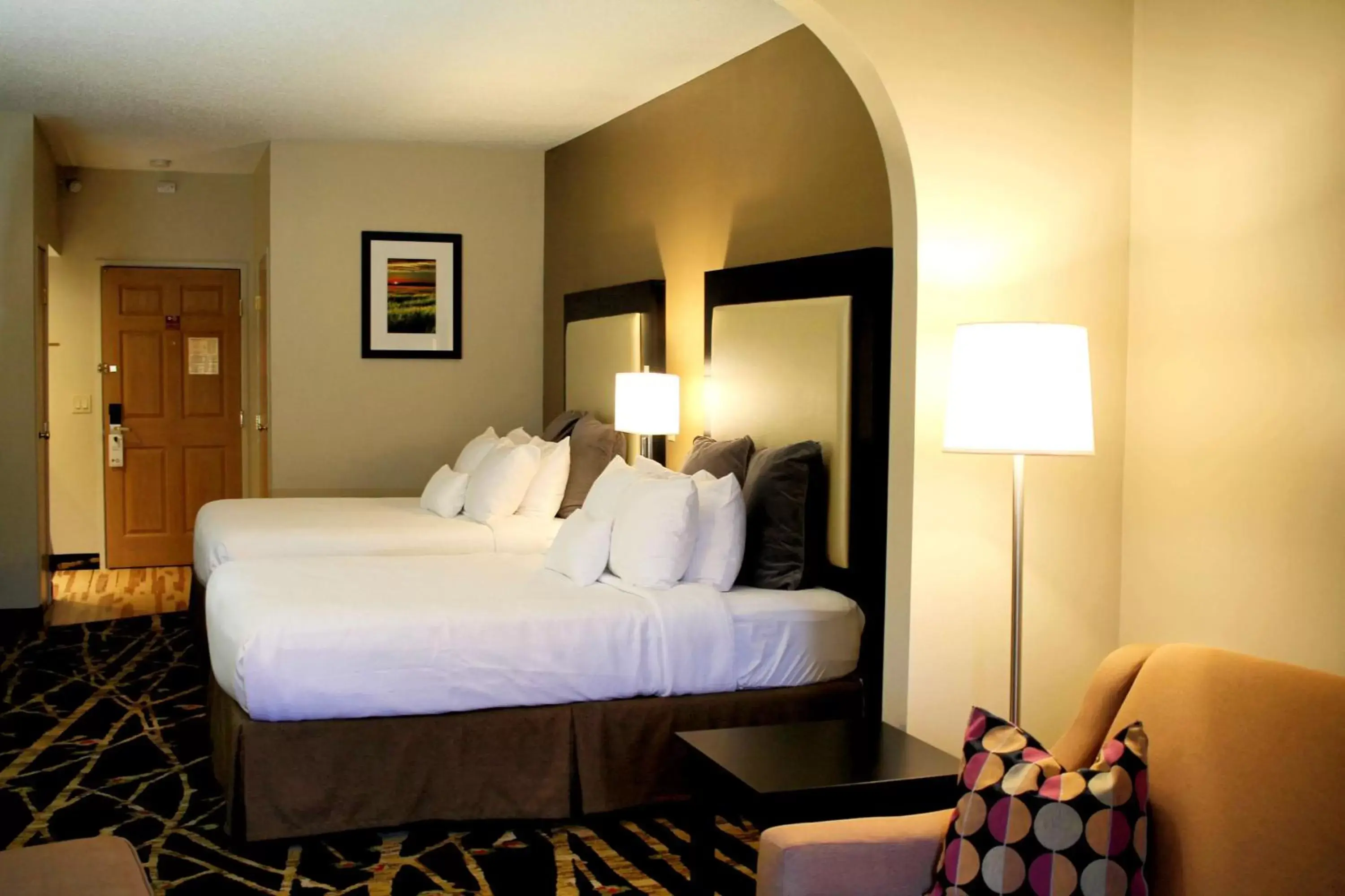 Photo of the whole room, Bed in Best Western Plus Des Moines West Inn & Suites