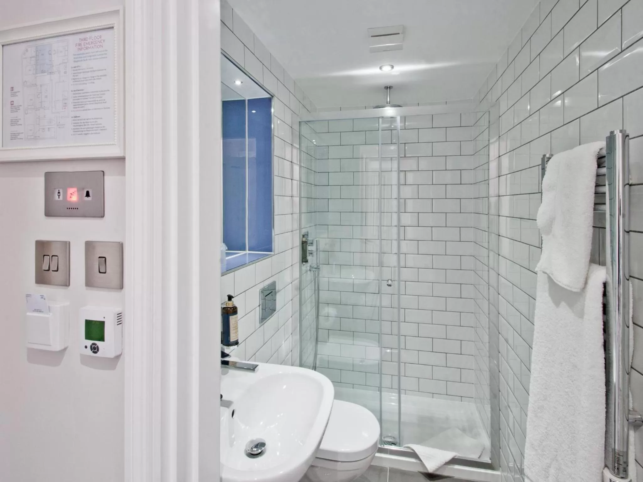 Bathroom in W12 Rooms