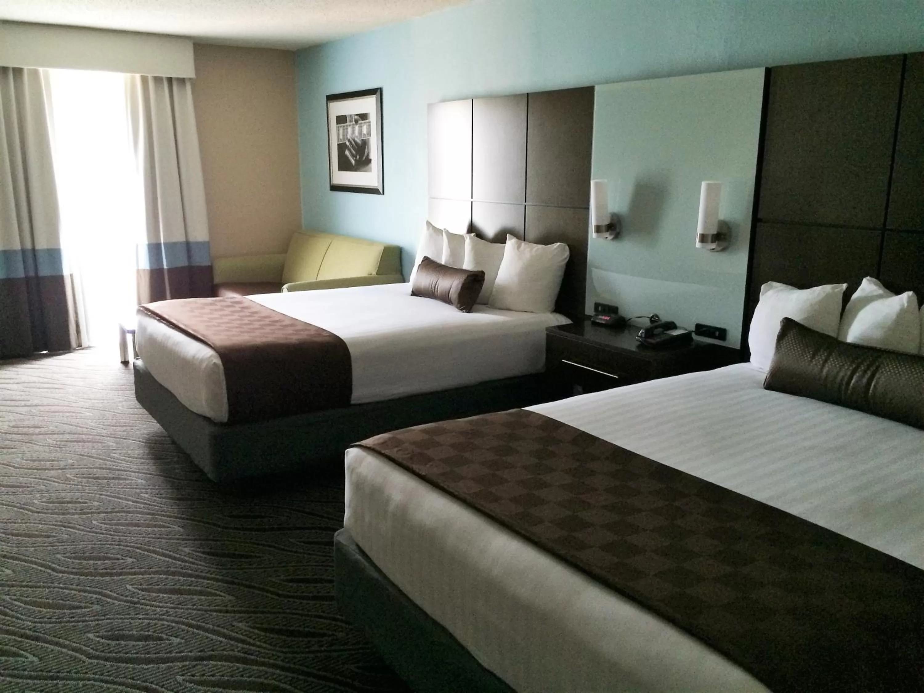 Photo of the whole room, Bed in Best Western Plus Galleria Inn & Suites