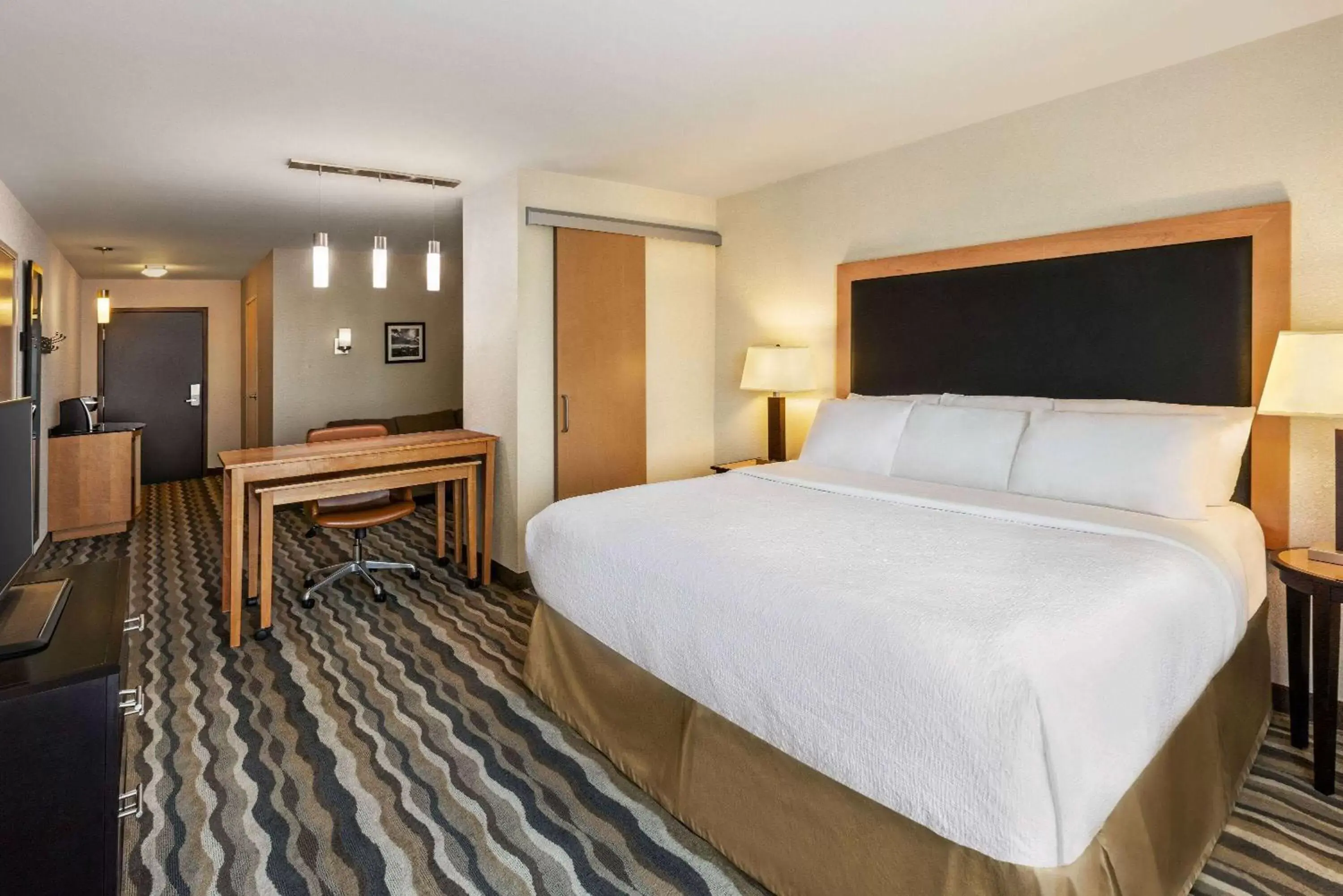 Photo of the whole room, Bed in Wyndham Avon Photo of the whole room, Bed in Wyndham Avon