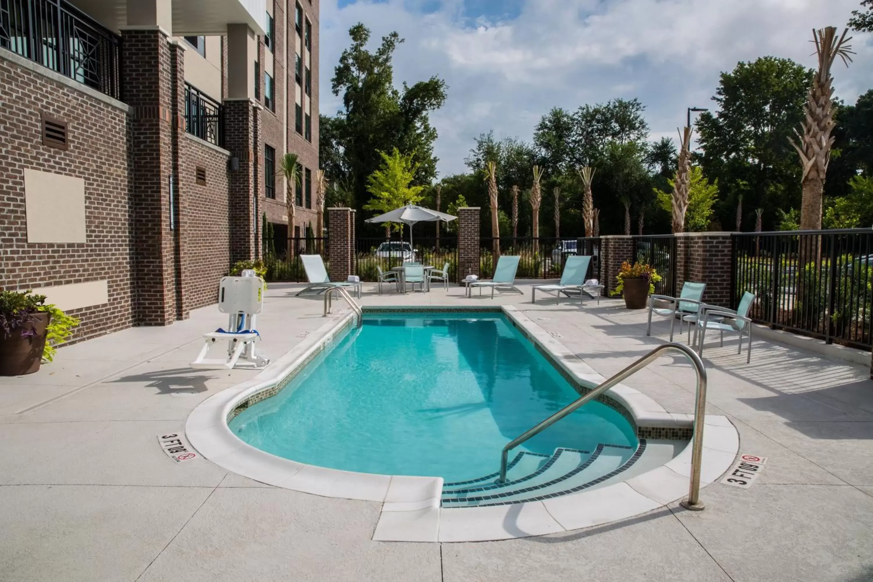 Swimming Pool in SpringHill Suites by Marriott Charleston Mount Pleasant