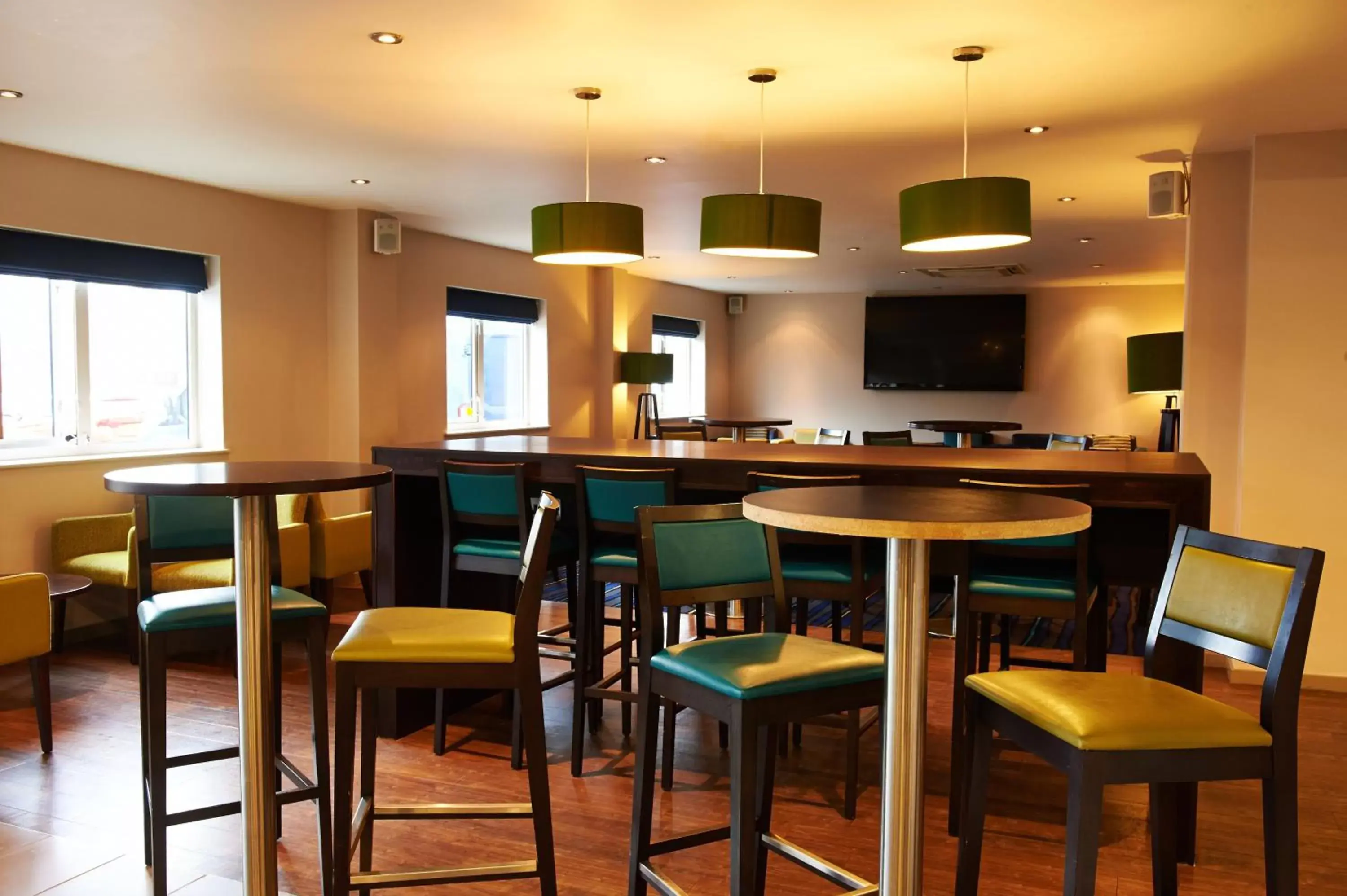 Property building, Lounge/Bar in Holiday Inn Express Manchester Airport, an IHG Hotel