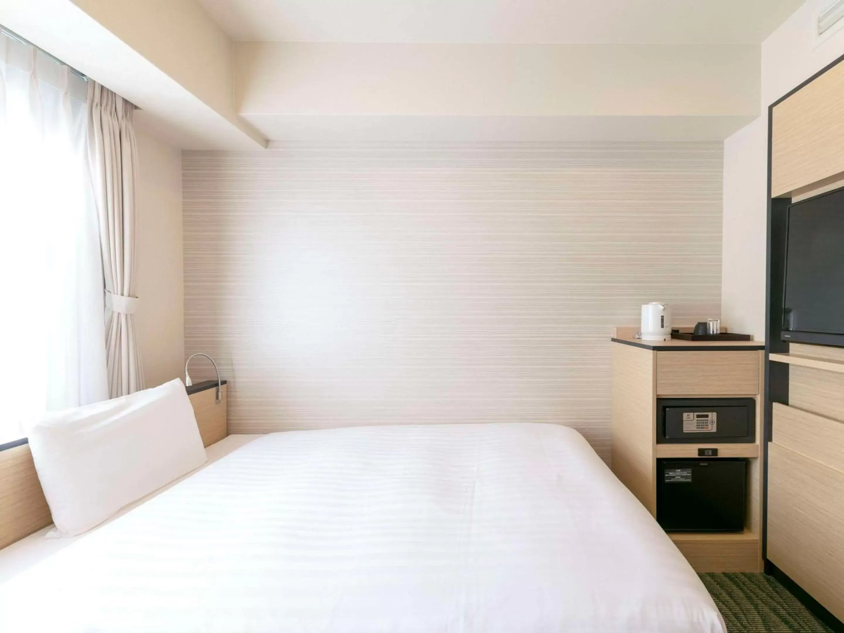 Bedroom, Bed in Comfort Inn Kyoto Shijokarasuma