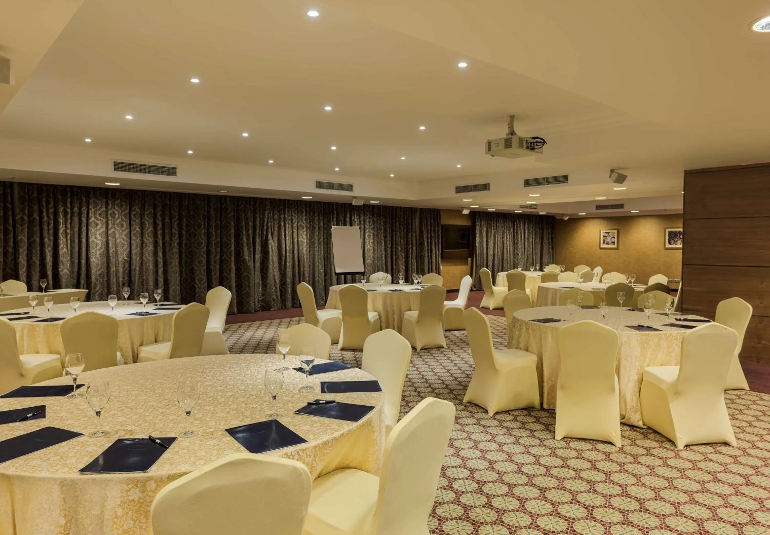 Meeting/conference room in Hilton Alexandria King's Ranch Hotel