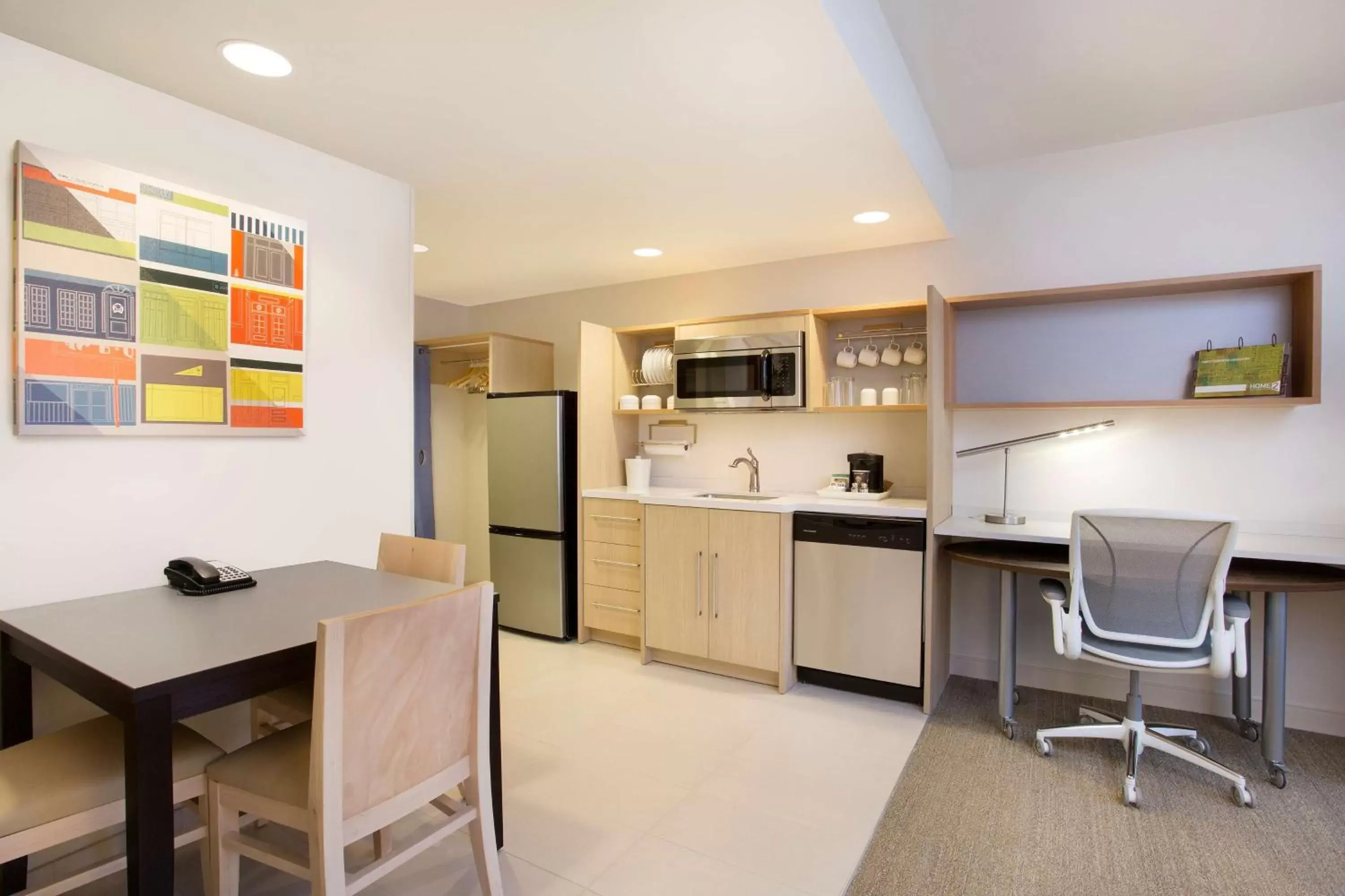 Bedroom, Kitchen/Kitchenette in Home2 Suites By Hilton Oxford