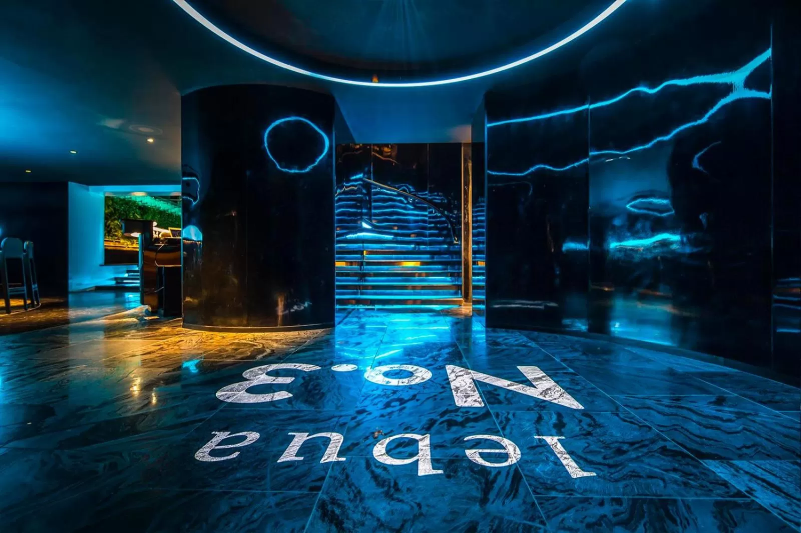 Restaurant/places to eat in lebua at State Tower