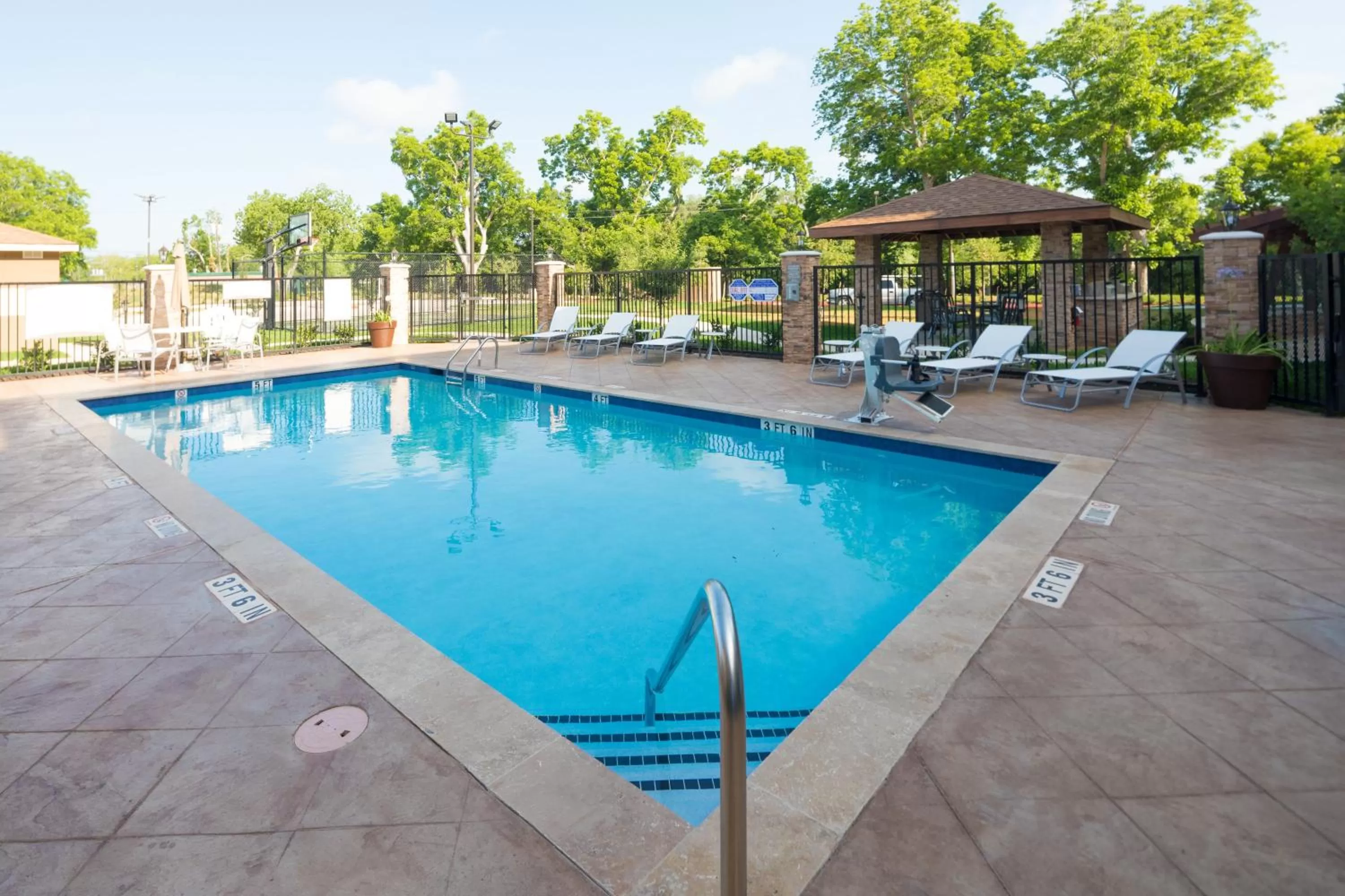 Swimming pool in Staybridge Suites - Lake Jackson by IHG