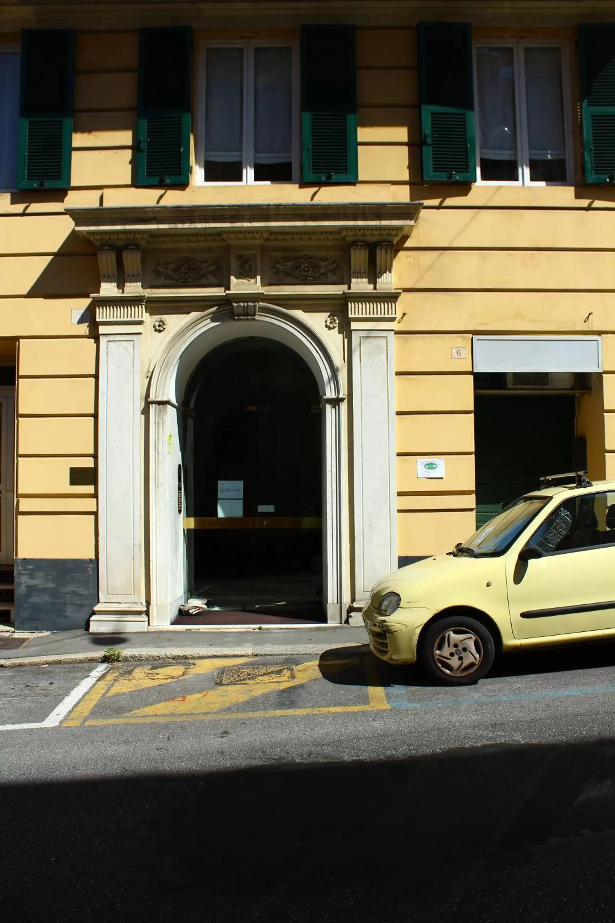 Property building in a due passi dal centro