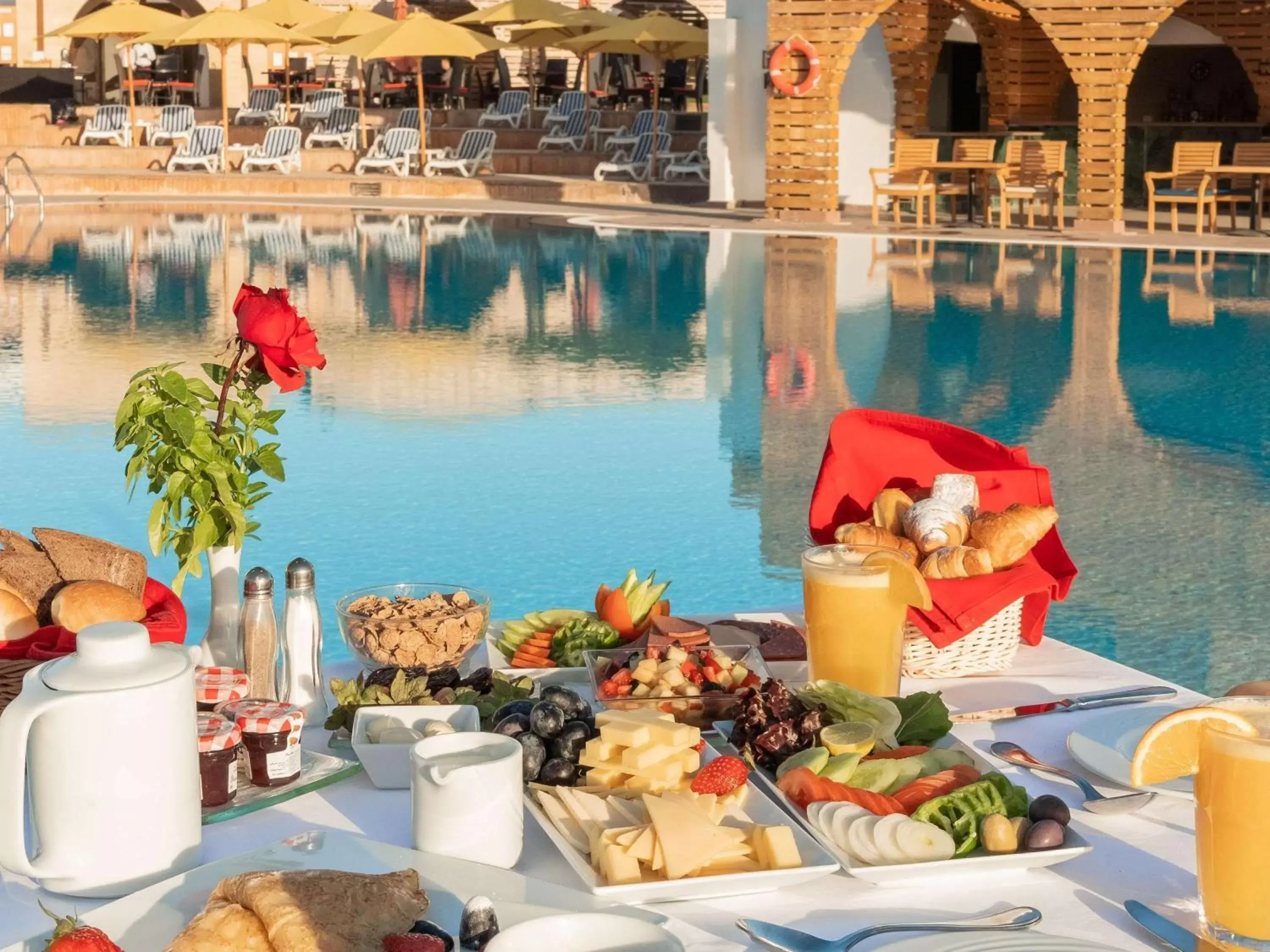 Restaurant/places to eat, Swimming Pool in Mercure Hurghada Hotel