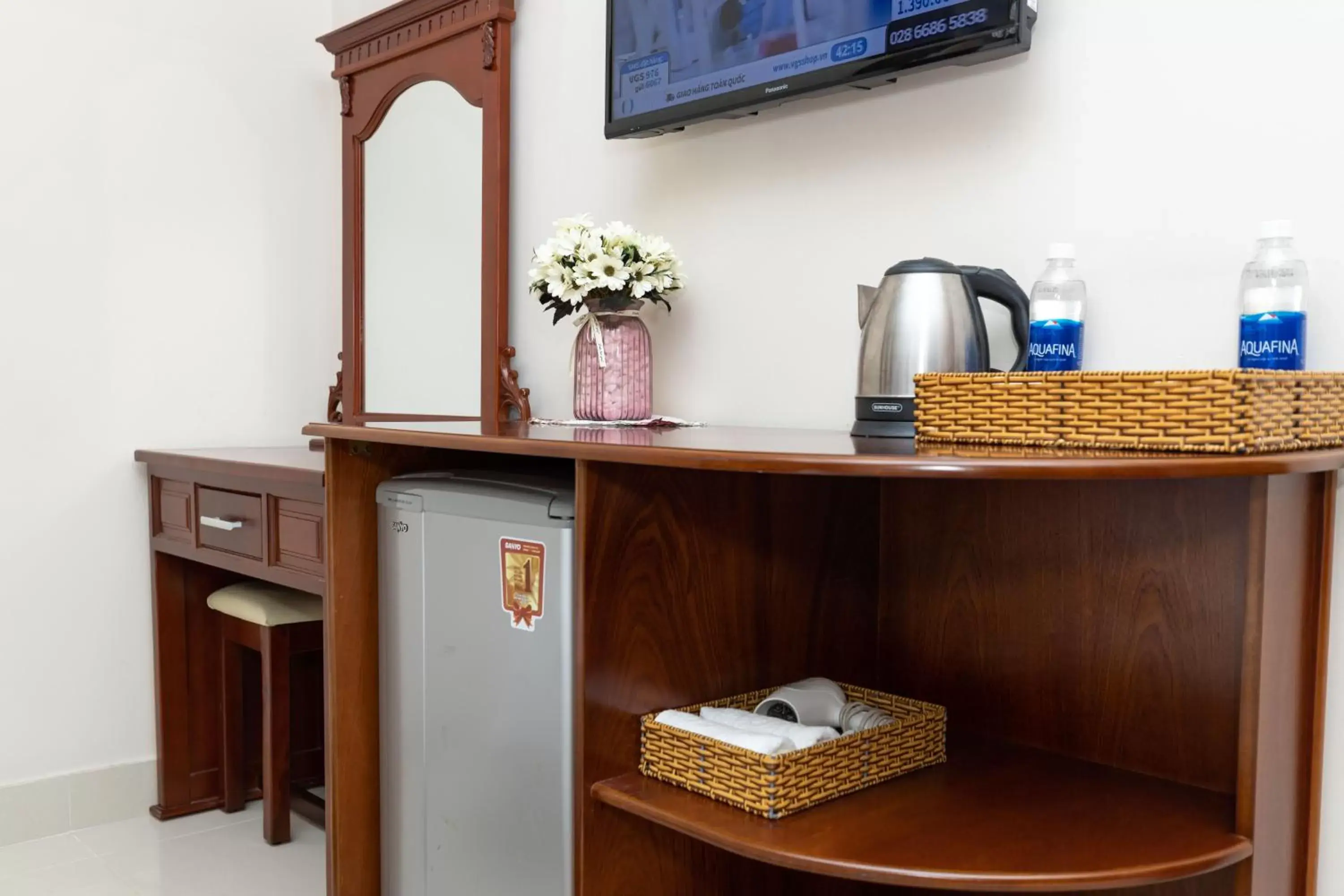 Coffee/tea facilities, Kitchen/Kitchenette in Queen Garden Hotel & Apartment