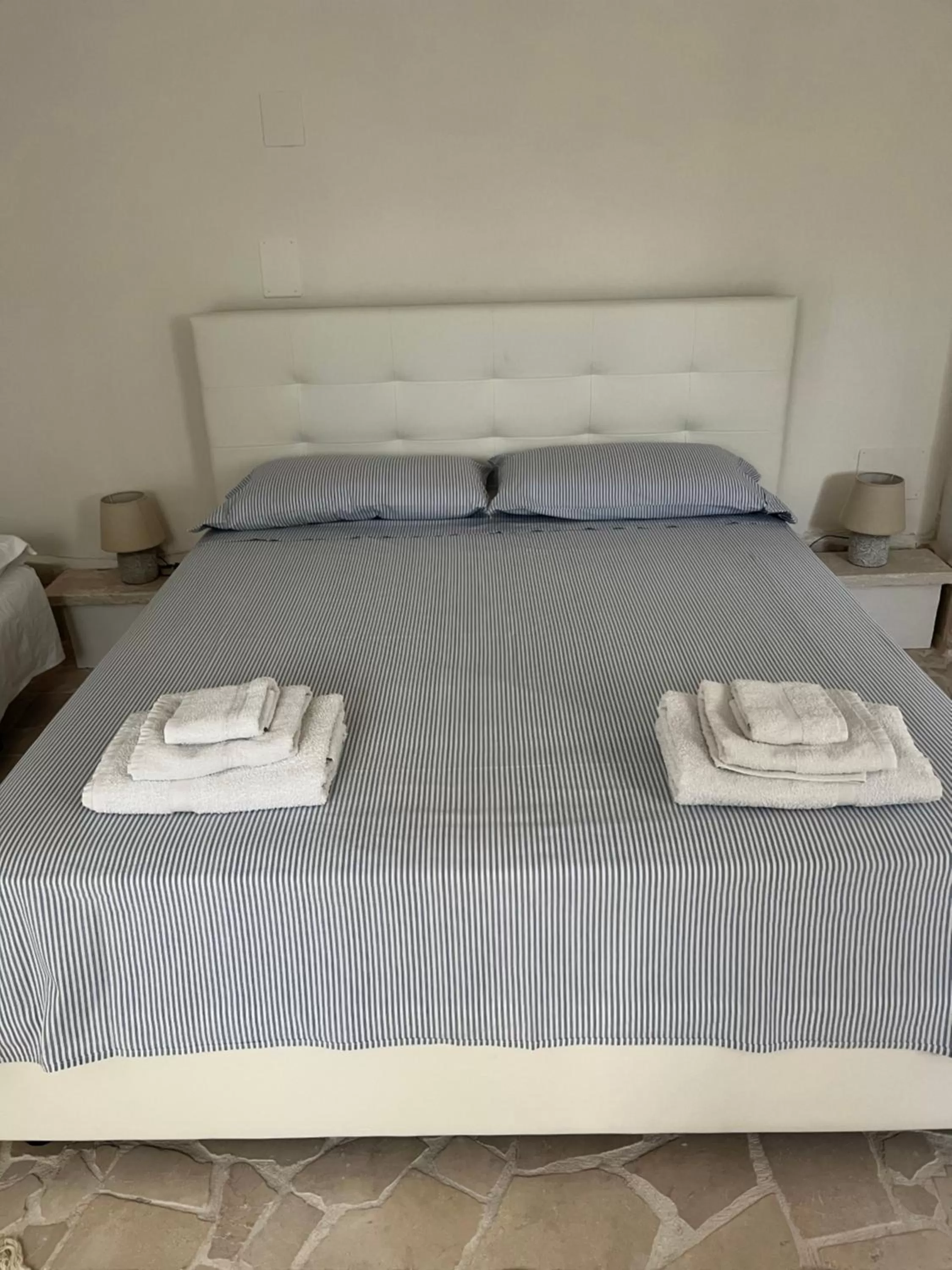 One-Bedroom Suite in B&B Villa Mediterranea with private parking