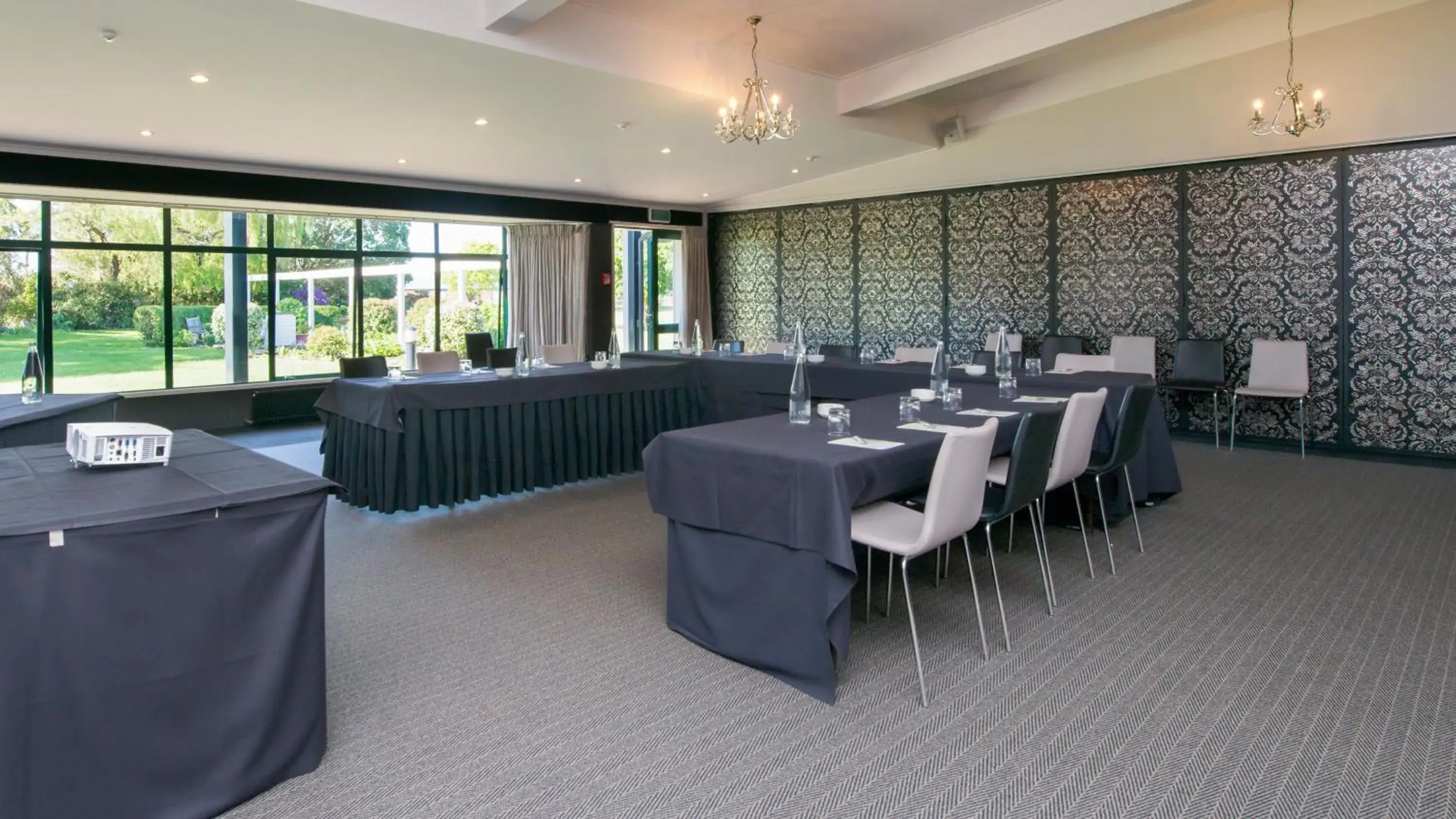 Meeting/conference room, Restaurant/Places to Eat in Heartland Hotel Croydon