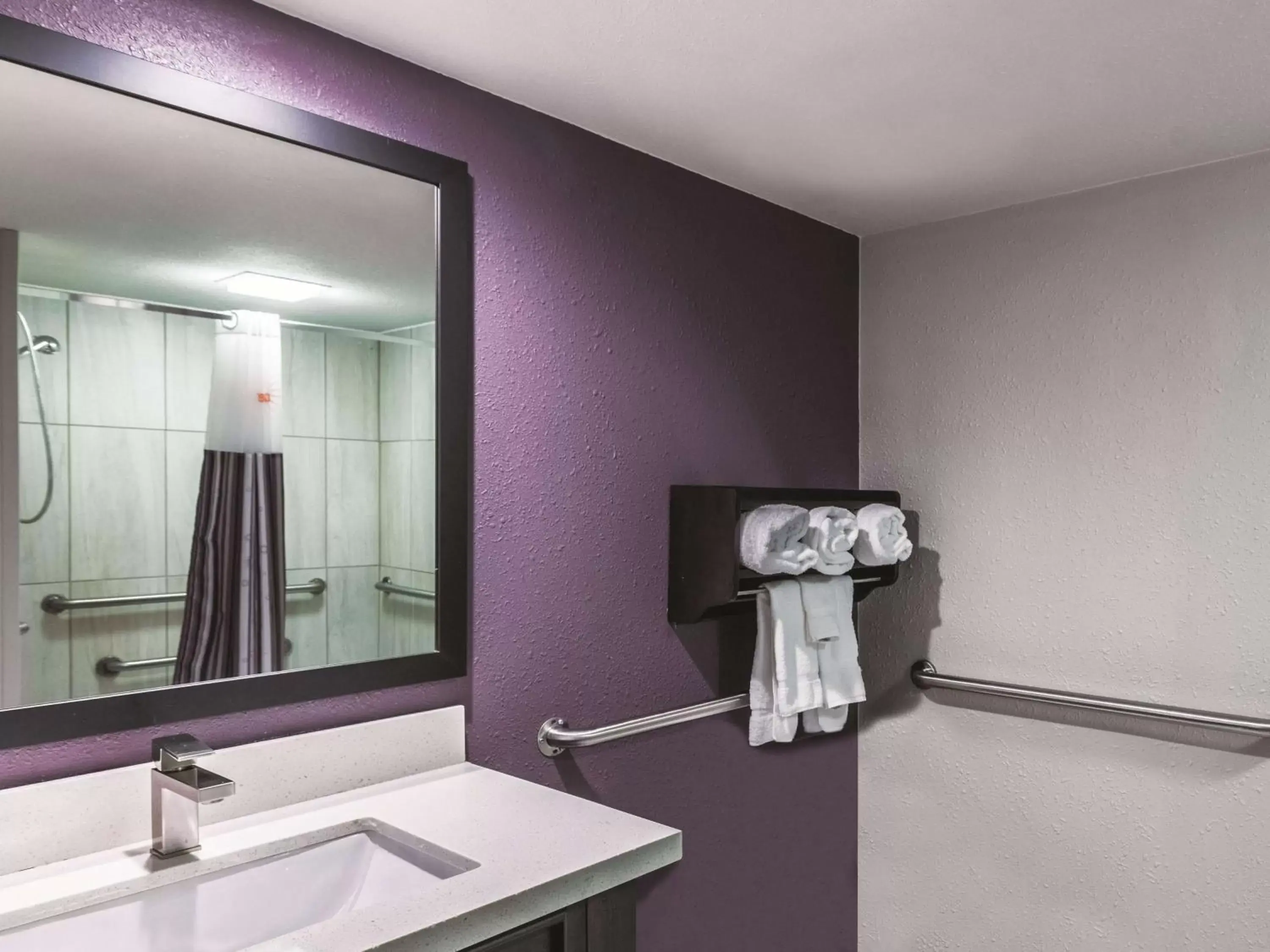 Photo of the whole room, Bathroom in La Quinta by Wyndham Colorado Springs North