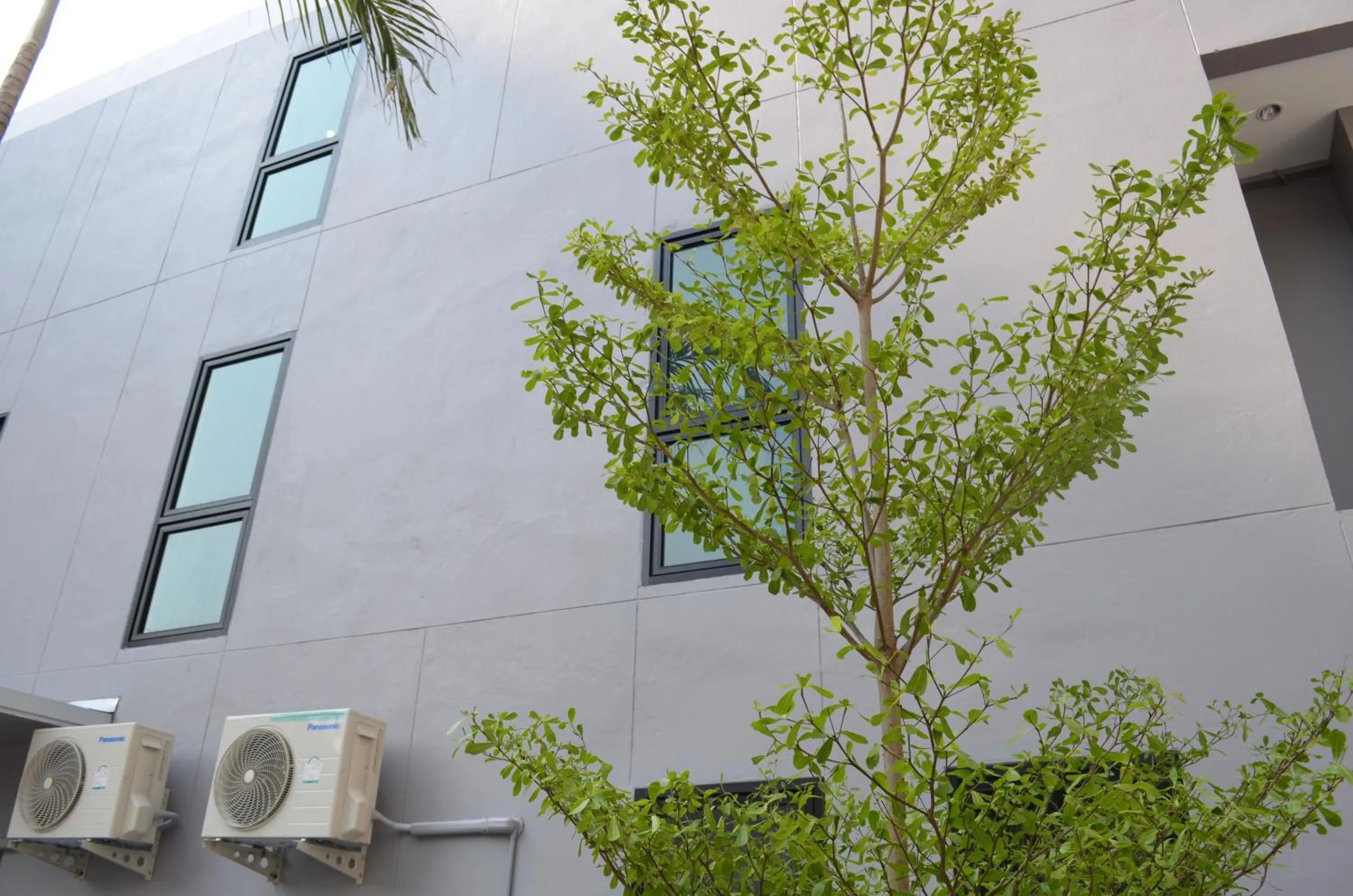 Facade/entrance in Varinda Hostel