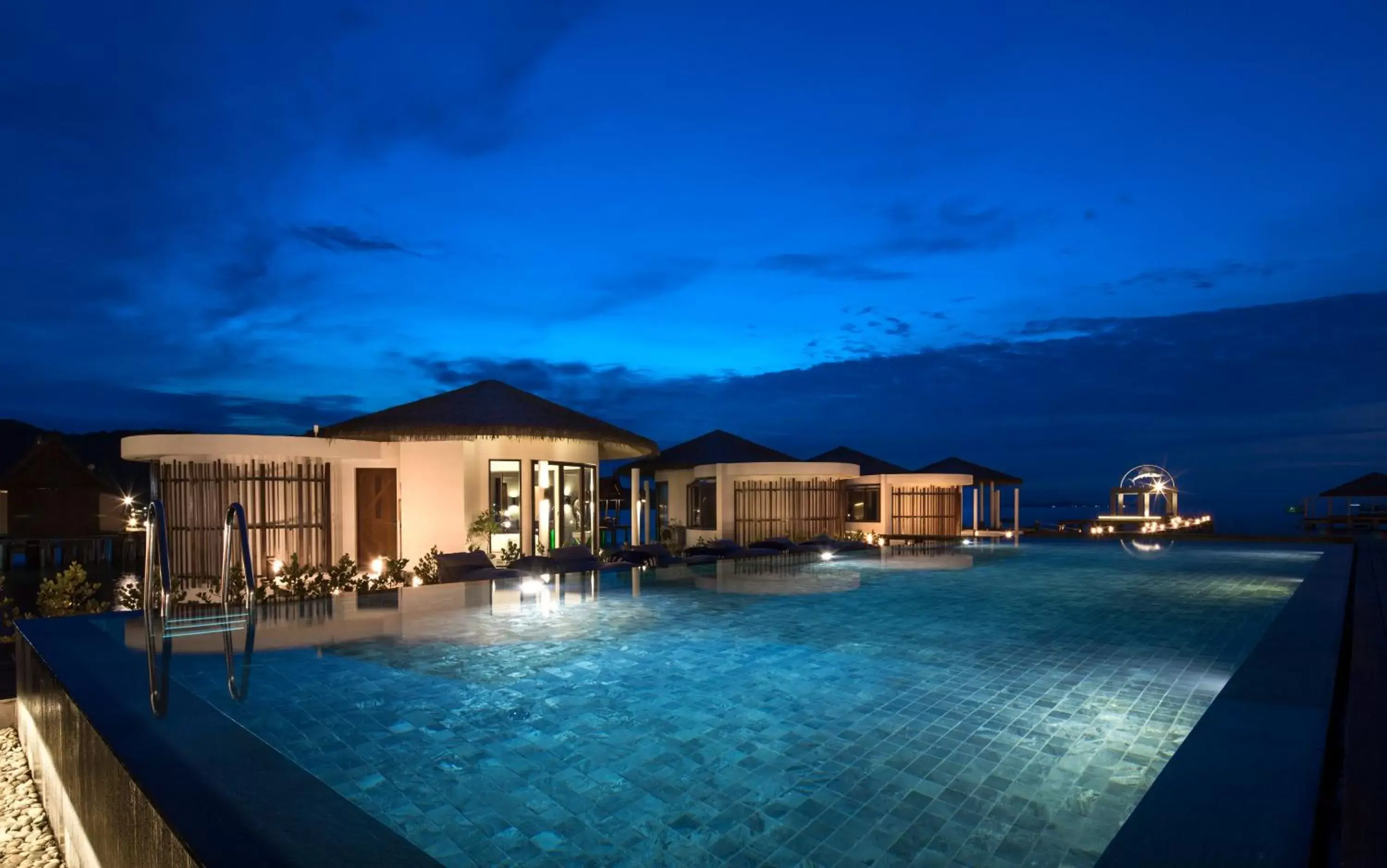 Swimming Pool in Kept Bangsaray Hotel Pattaya