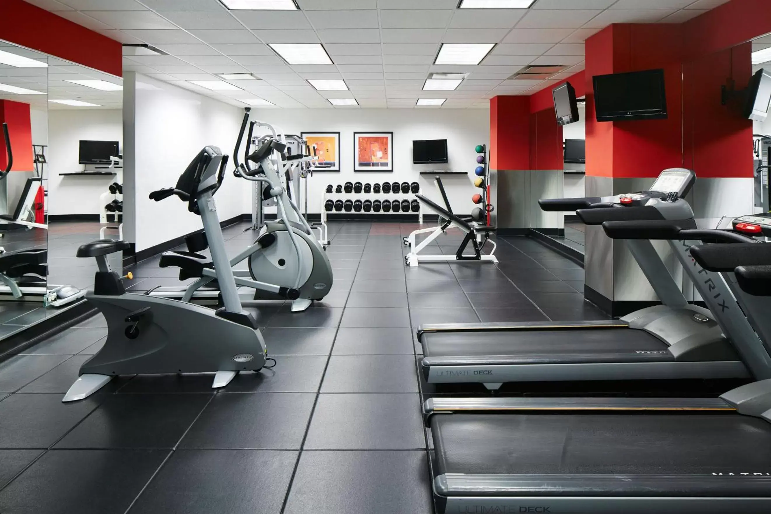 Fitness centre/facilities, Fitness Center/Facilities in Central Loop Hotel