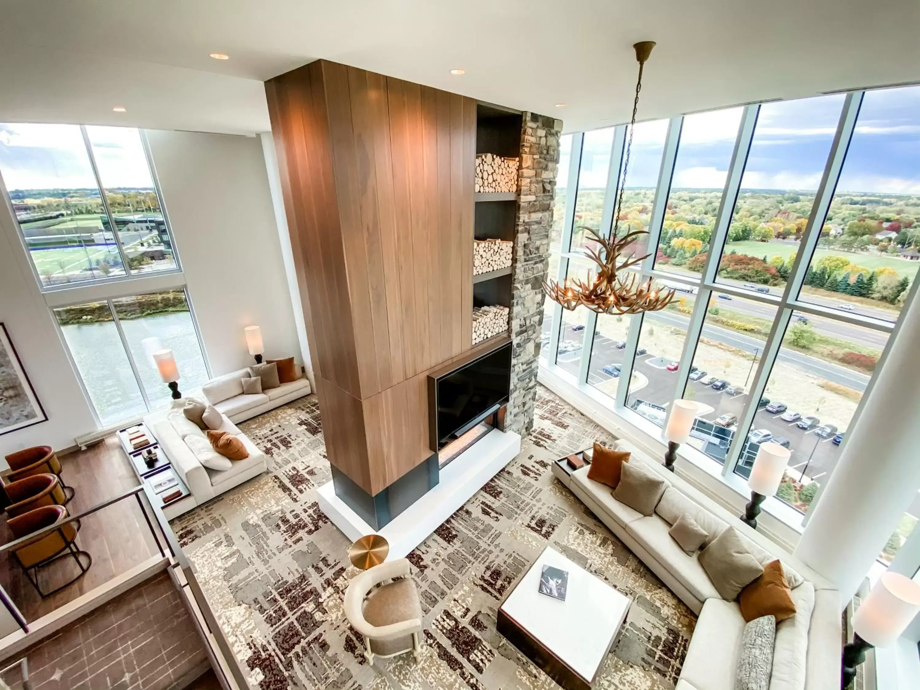 Living room, Seating Area in Omni Viking Lakes