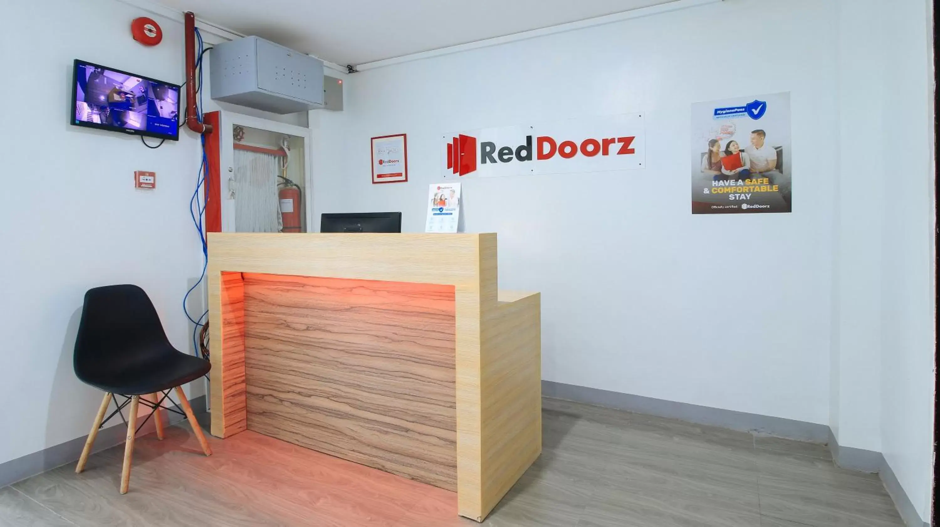 Lobby or reception in RedDoorz near Zobel Roxas St