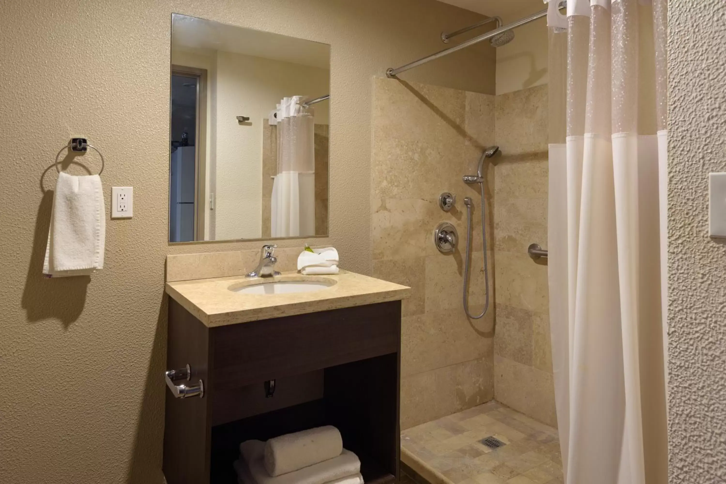 Shower, Bathroom in Extended Suites Saltillo Galerías