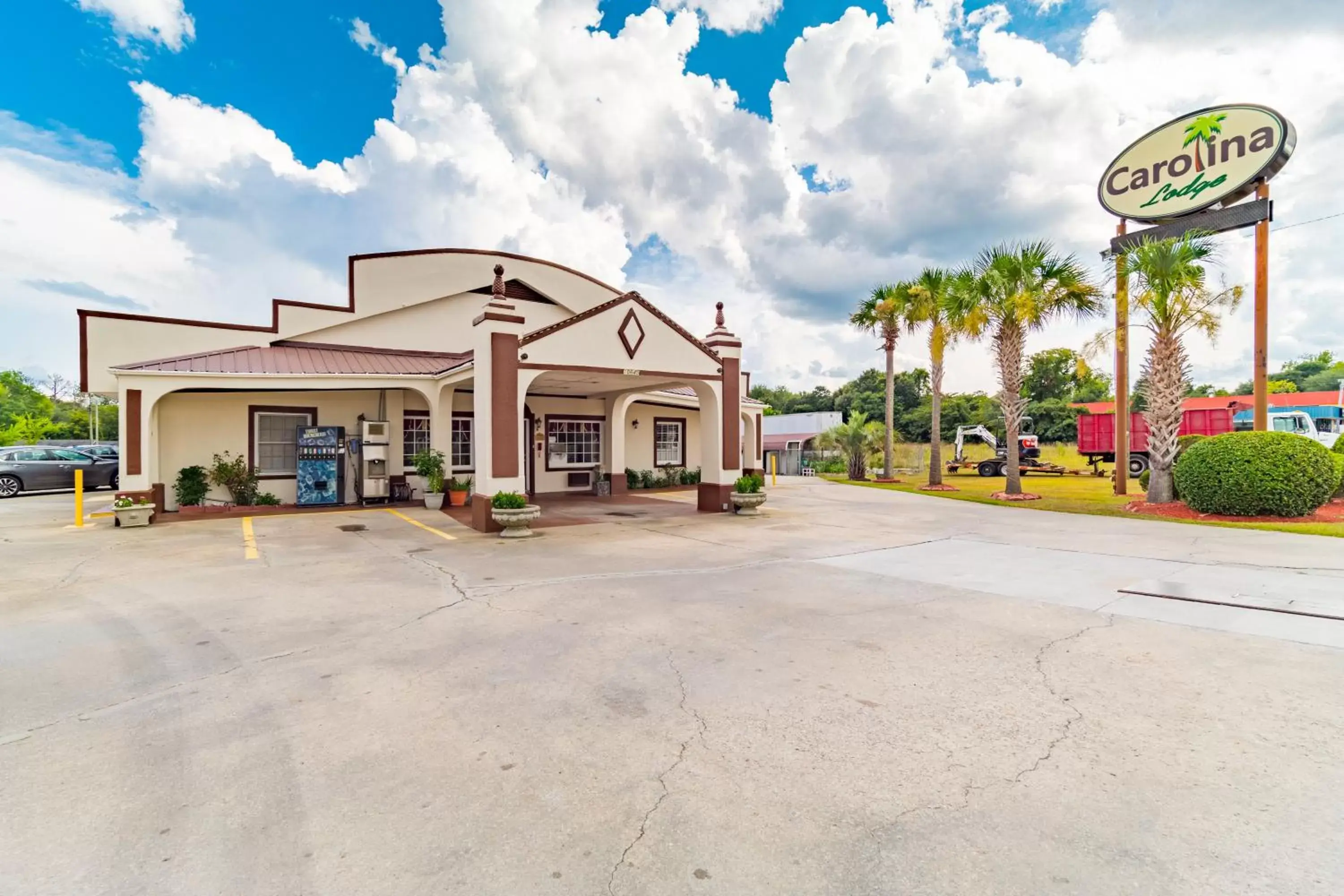 Facade/entrance in Carolina Lodge Facade/entrance in Carolina Lodge