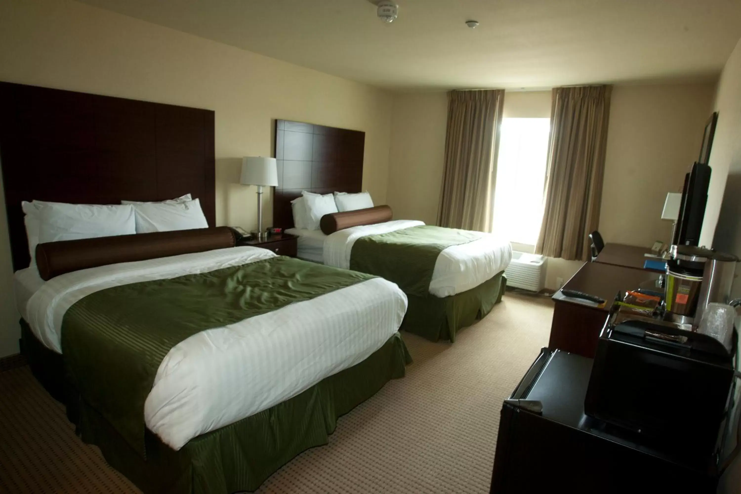 Photo of the whole room, Bed in Cobblestone Inn & Suites - Carrington