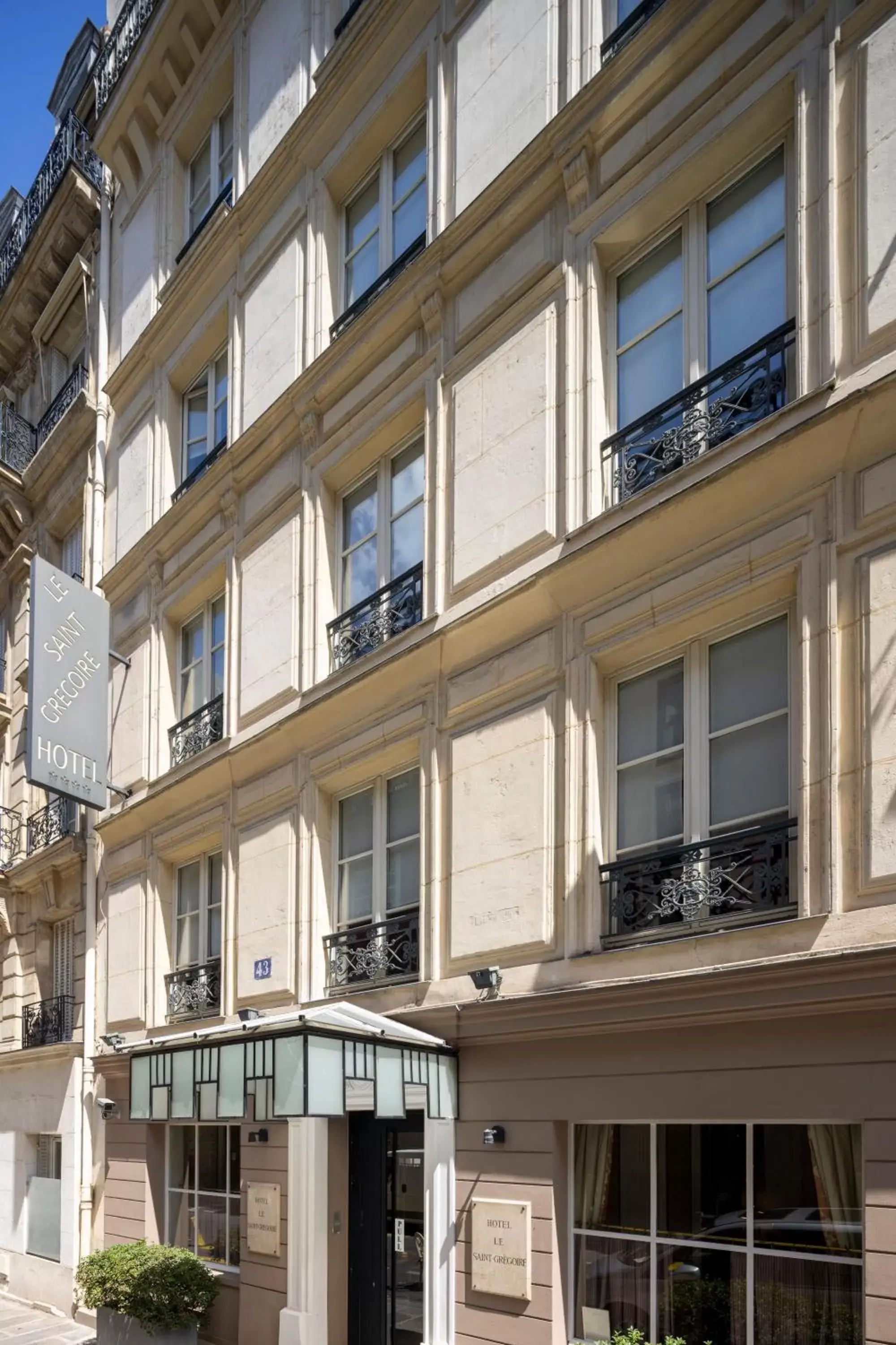 Property Building in Hotel Le Saint Gregoire