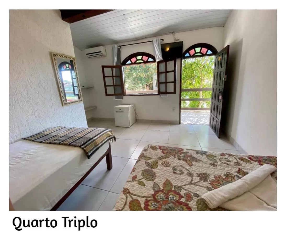 Photo of the whole room, Bed in Pousada Porto Búzios