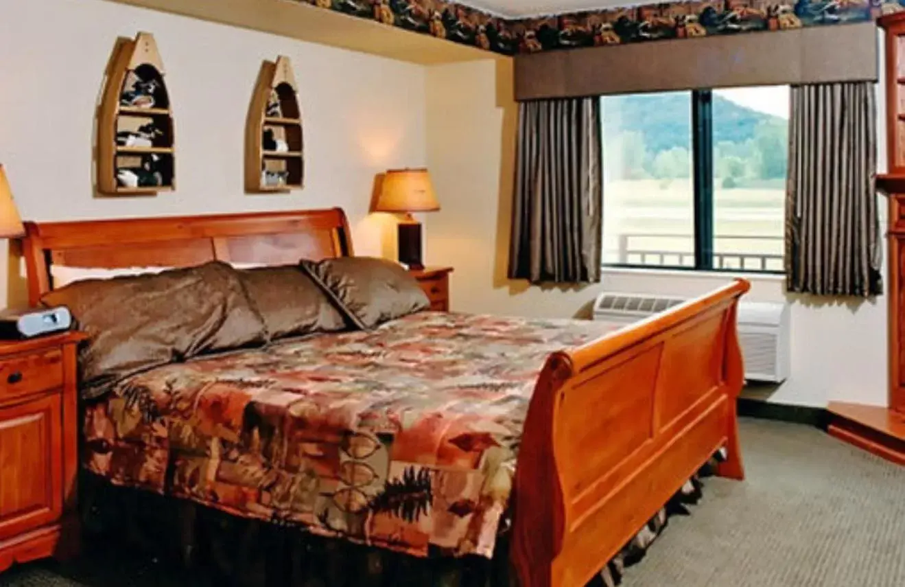 Bedroom, Bed in AmeriVu Inn & Suites