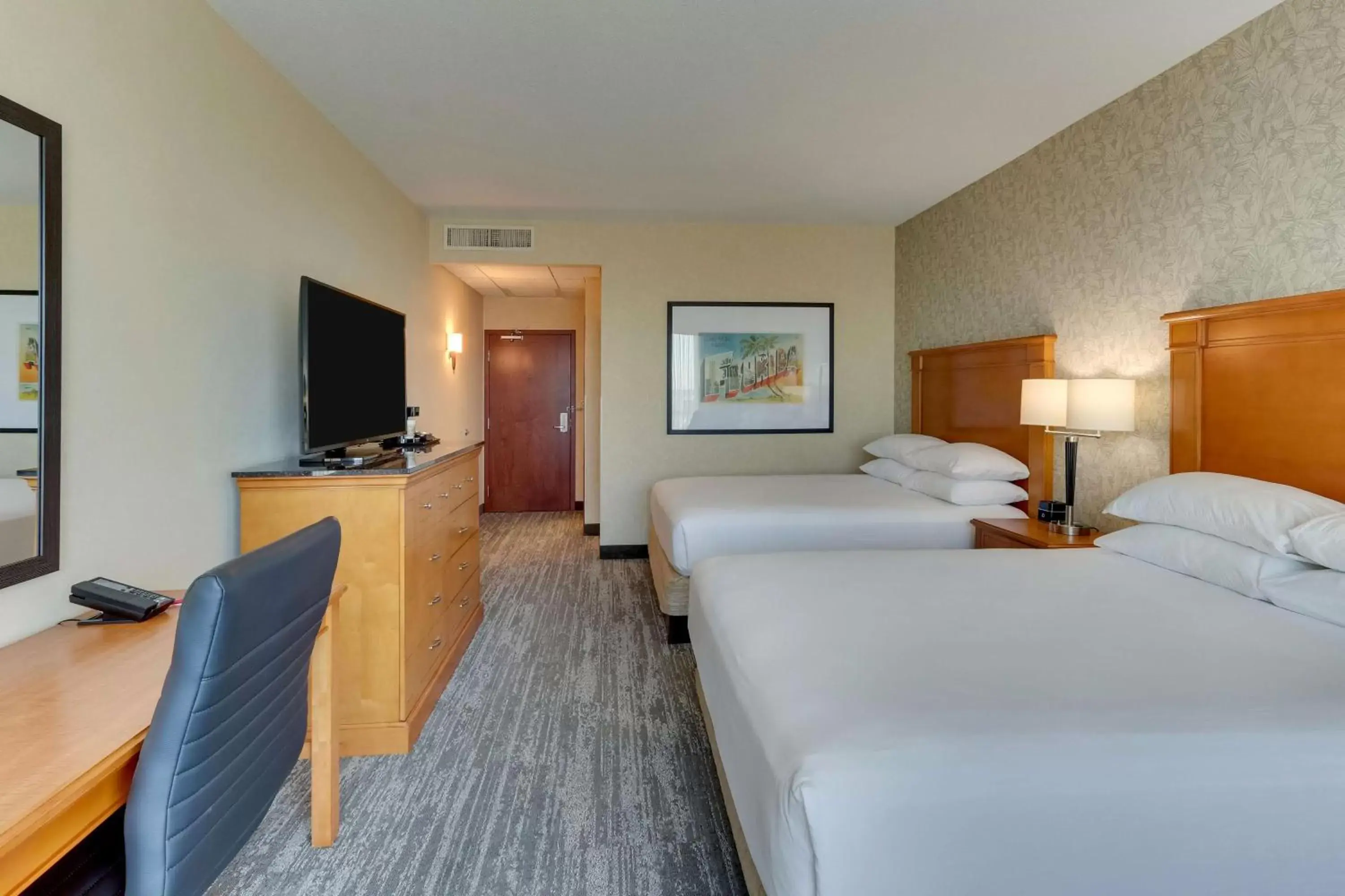 Bedroom in Drury Inn & Suites Orlando near Universal Orlando Resort