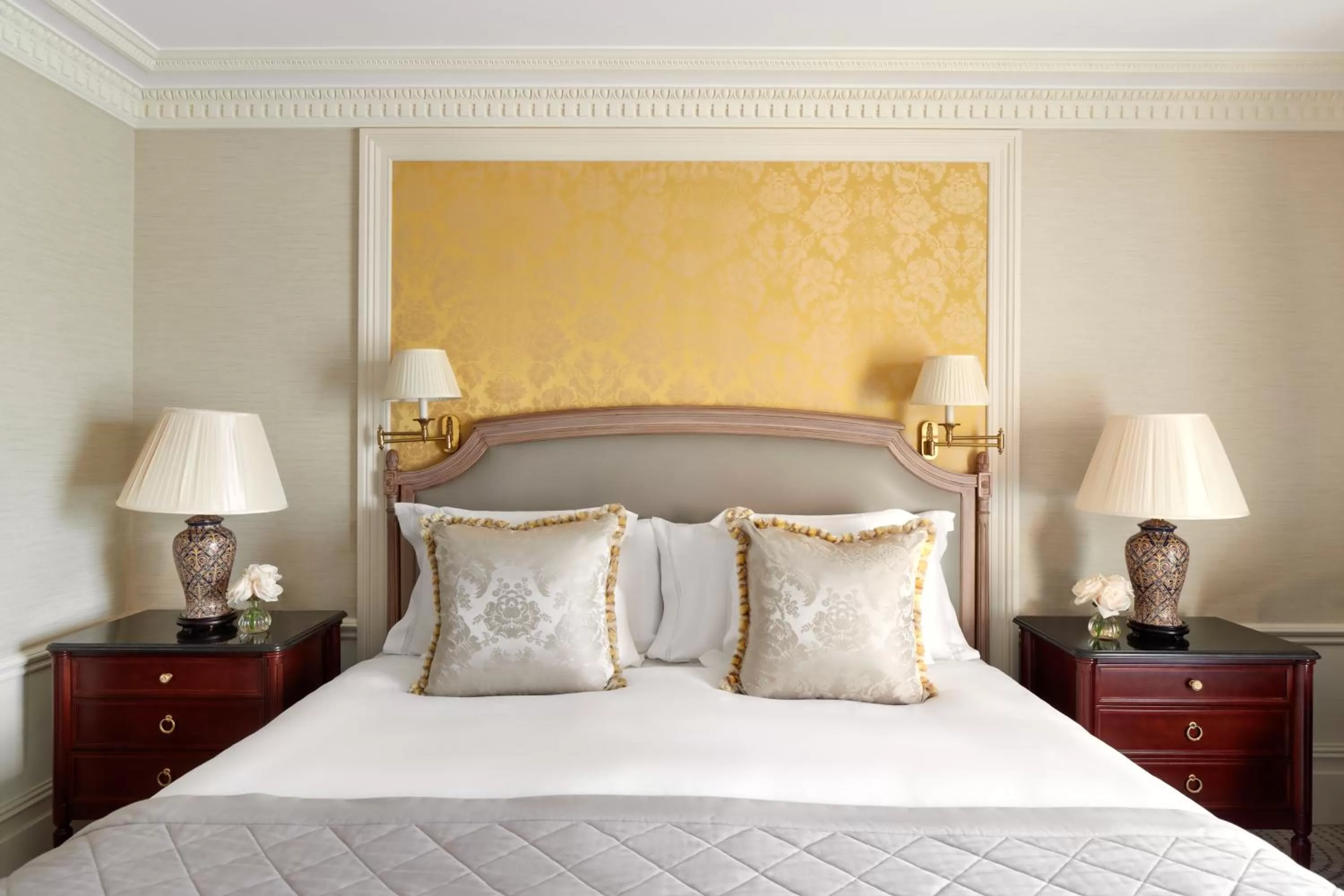 Bed in Beau-Rivage Genève