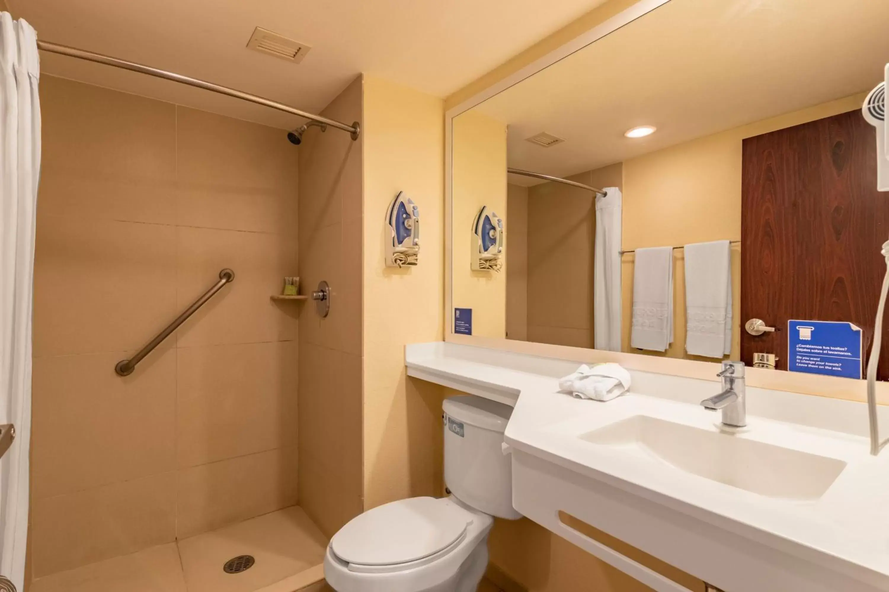 Bathroom in City Express by Marriott Playa del Carmen