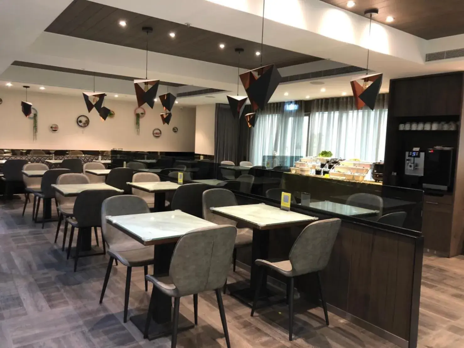 Restaurant/Places to Eat in CHECK inn Taipei Nanjing