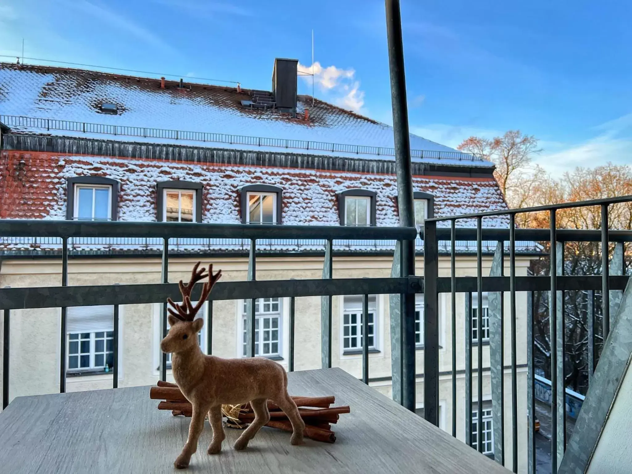 Property building, Other Animals in Hotel Prinz