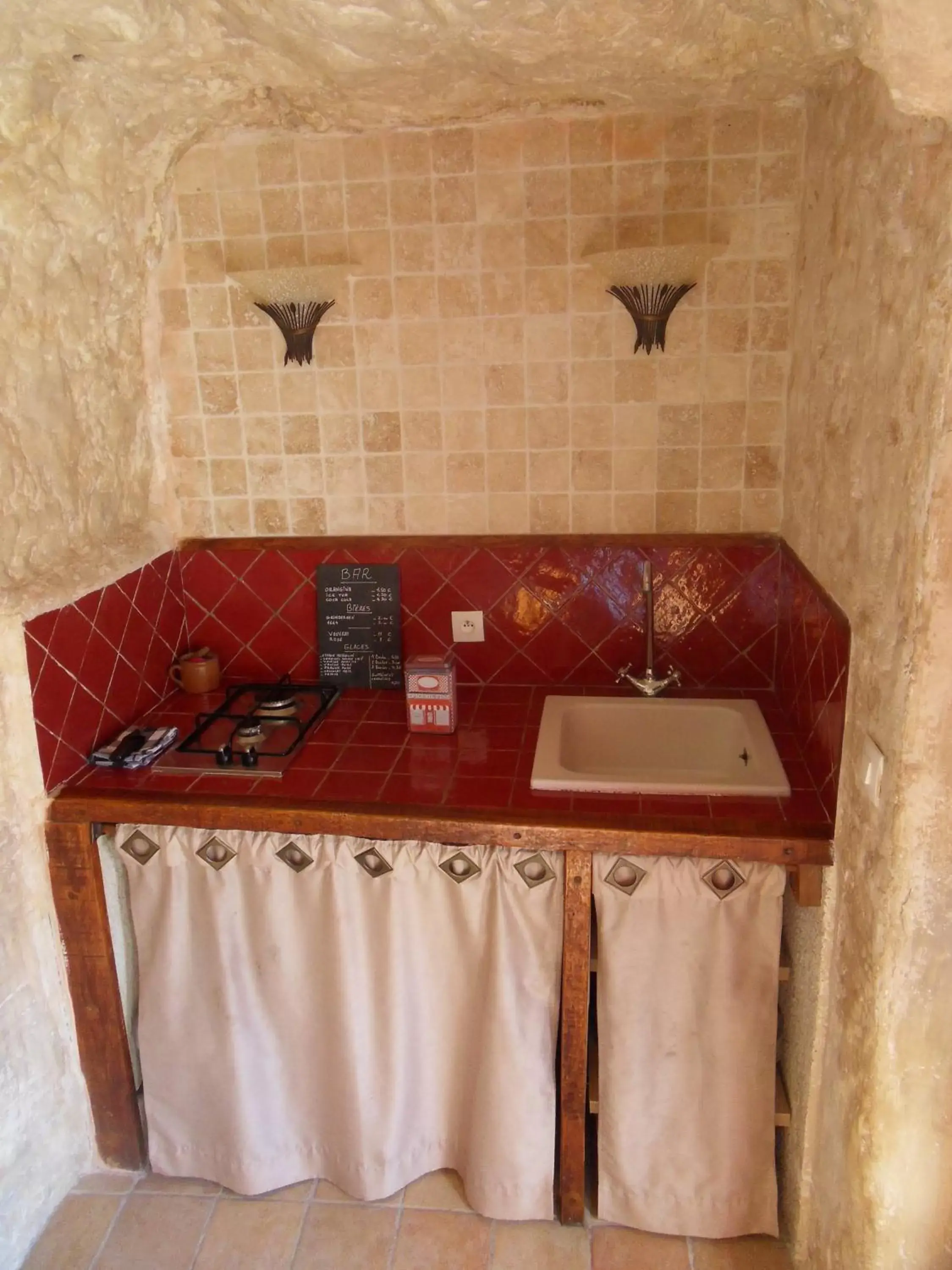 Kitchen or kitchenette, Bathroom in Troglodelice