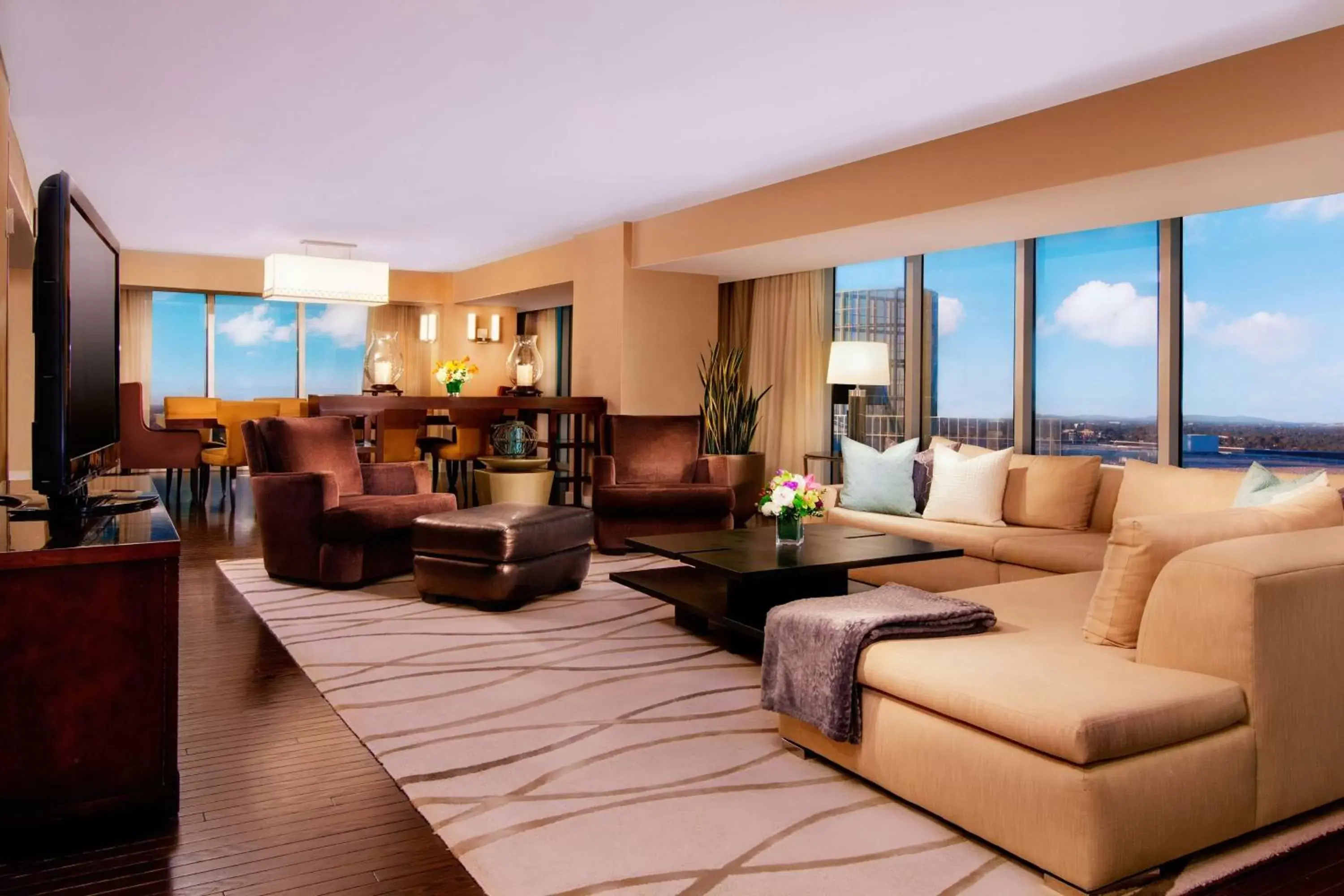 Living room, Seating Area in Hilton Anaheim