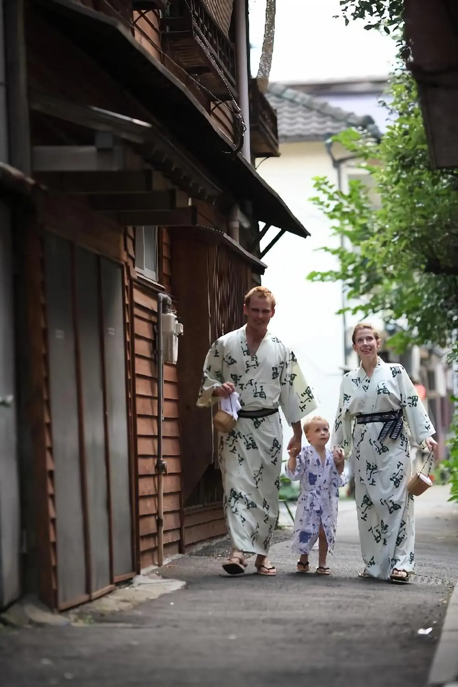 young children, Family in Ryokan Nogami Honkan