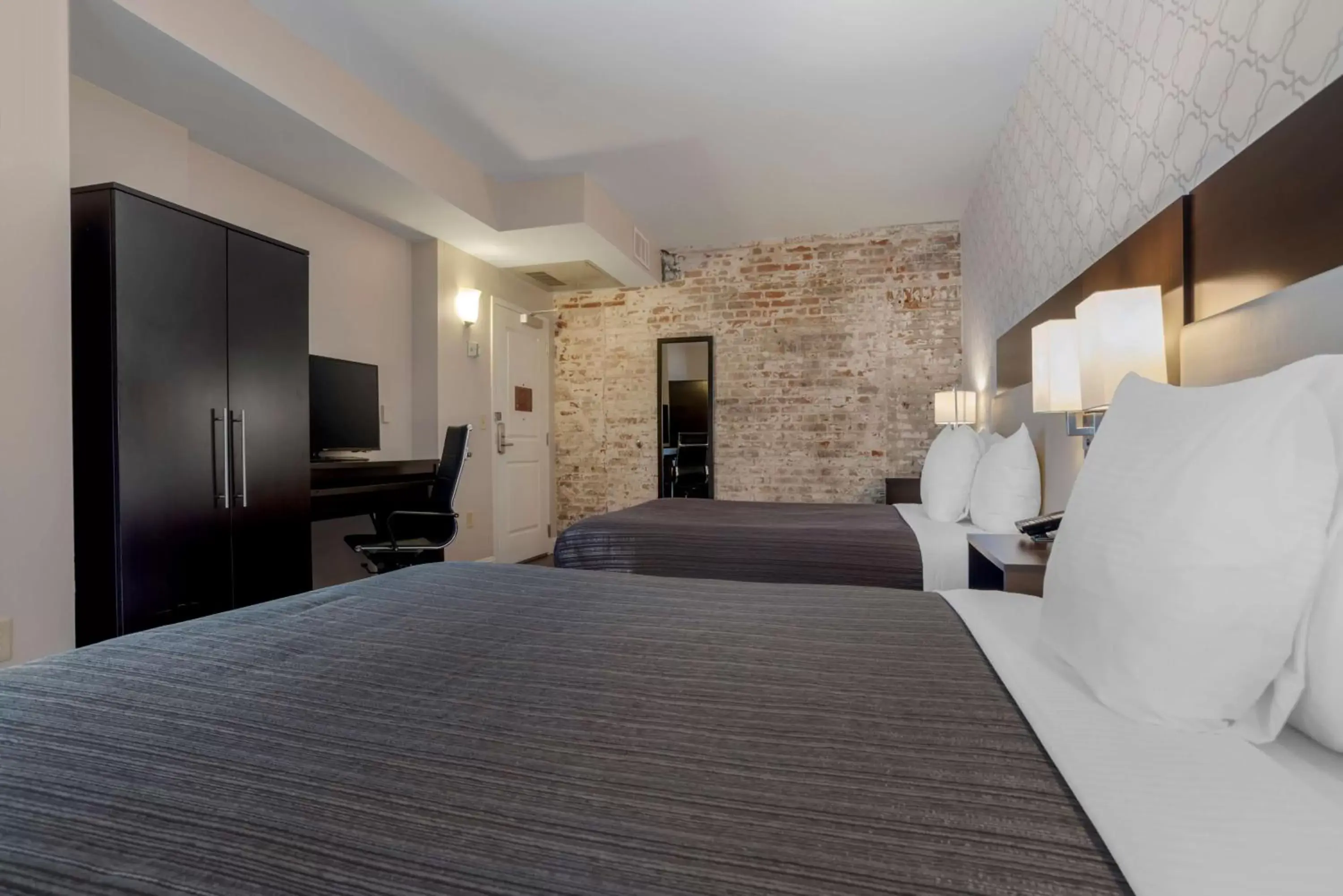 Bedroom, Bed in Best Western Plus St. Christopher Hotel
