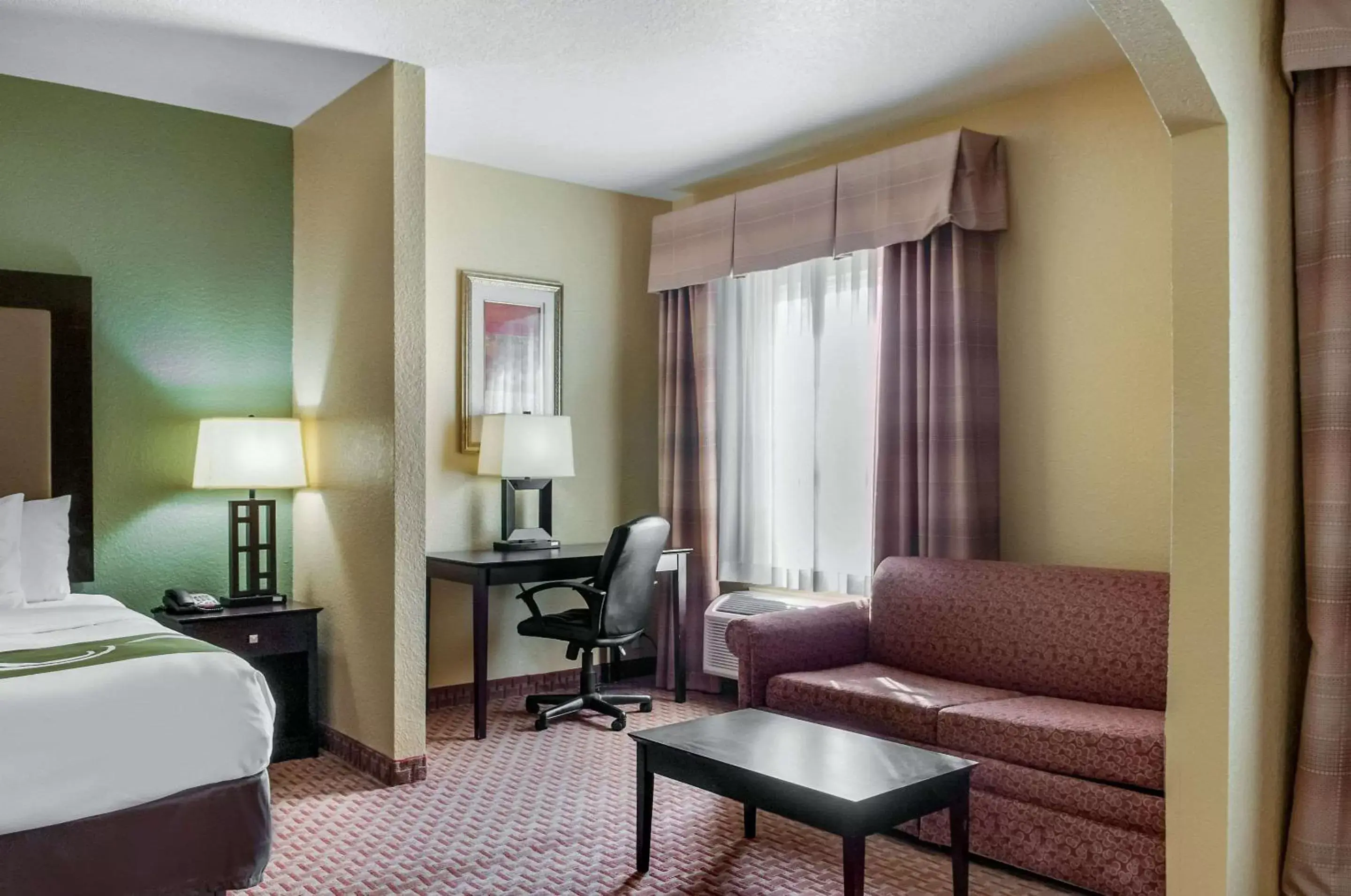 Photo of the whole room, Seating Area in Quality Inn & Suites Slidell
