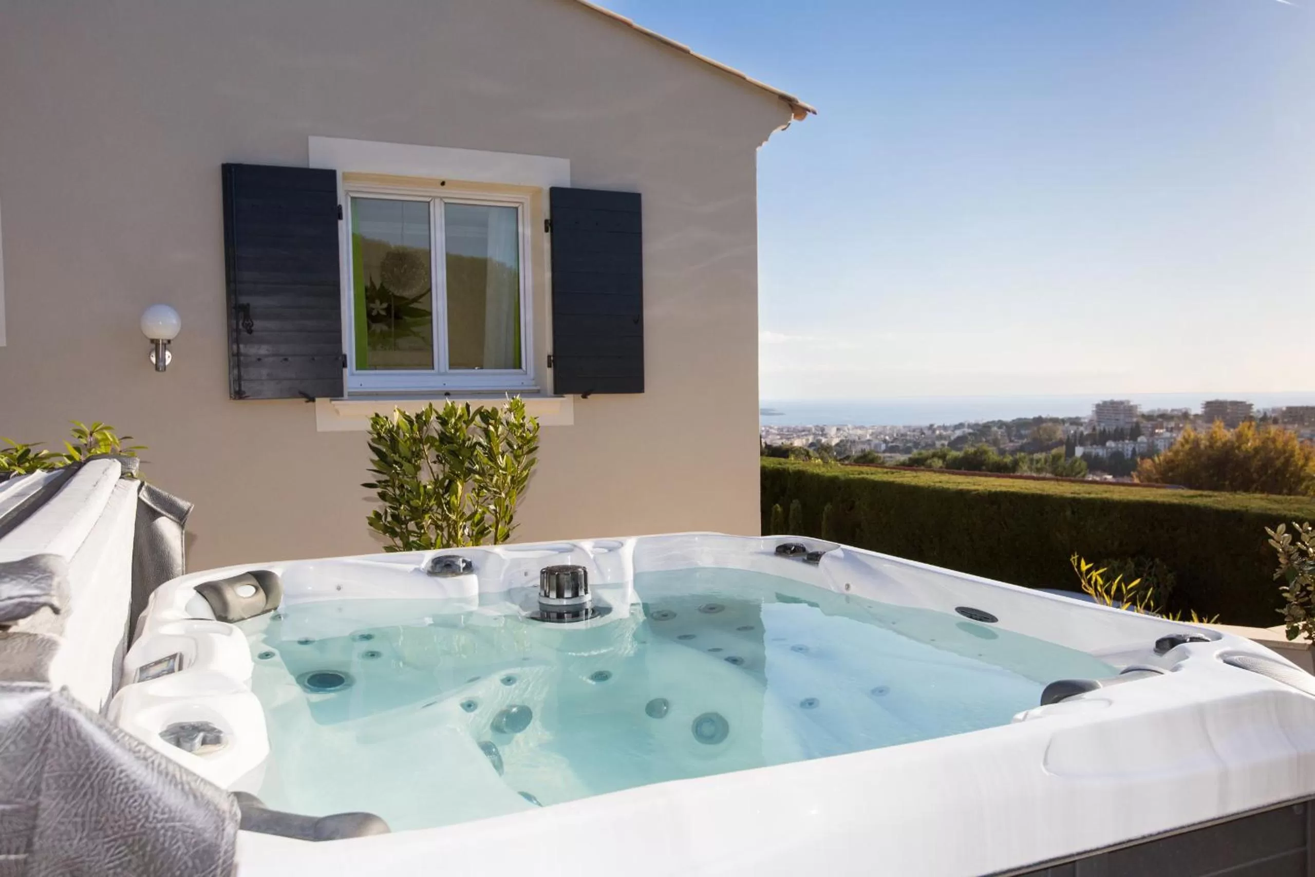 Deluxe Double Room with Sea View in Les chambres d'hôtes de Mougins